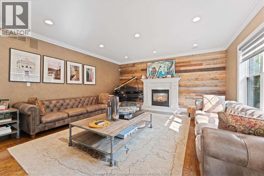 3460 Huntington Avenue, Windsor, ON - Indoor Photo Showing Living Room With Fireplace