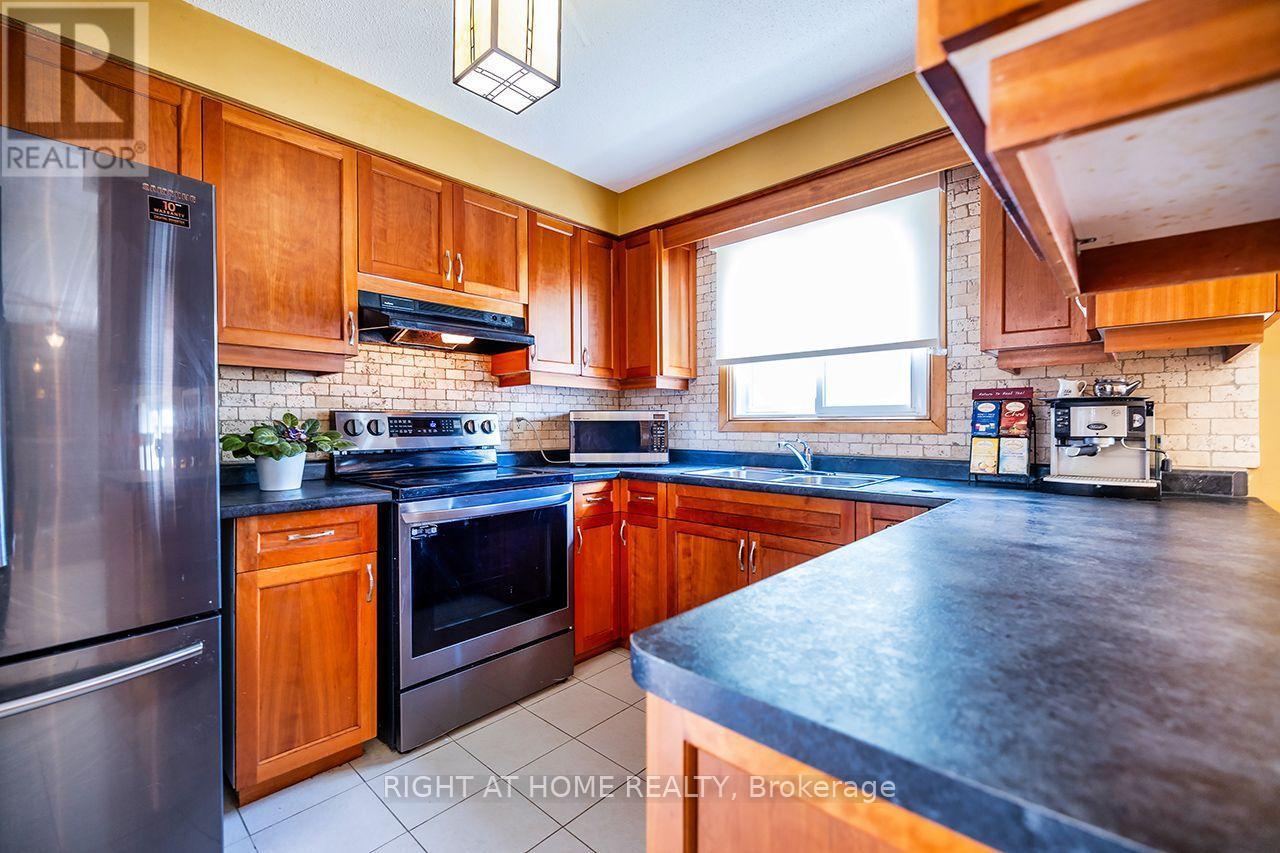 1770 Spruce Hill Road, Pickering, ON - Indoor Photo Showing Kitchen With Double Sink