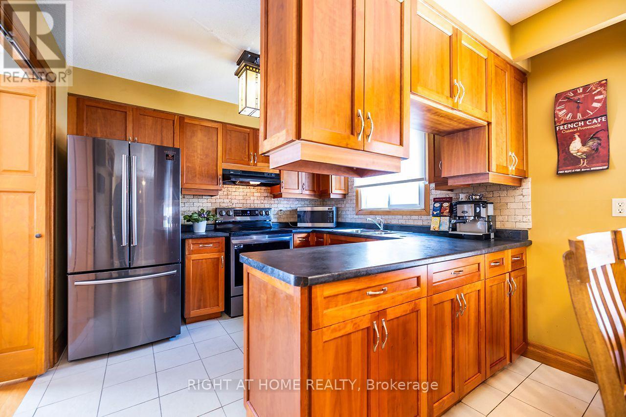 1770 Spruce Hill Road, Pickering, ON - Indoor Photo Showing Kitchen