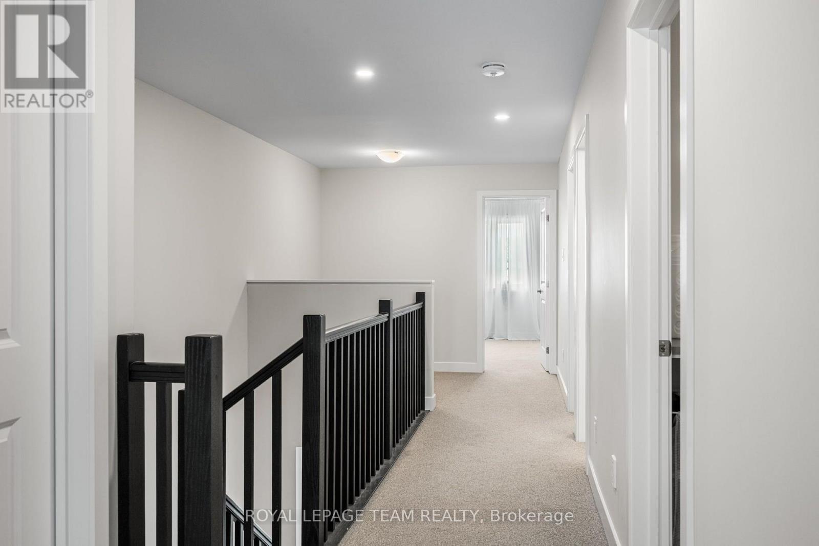 Second level hall - 800 Solarium Avenue, Ottawa, ON - Indoor Photo Showing Other Room