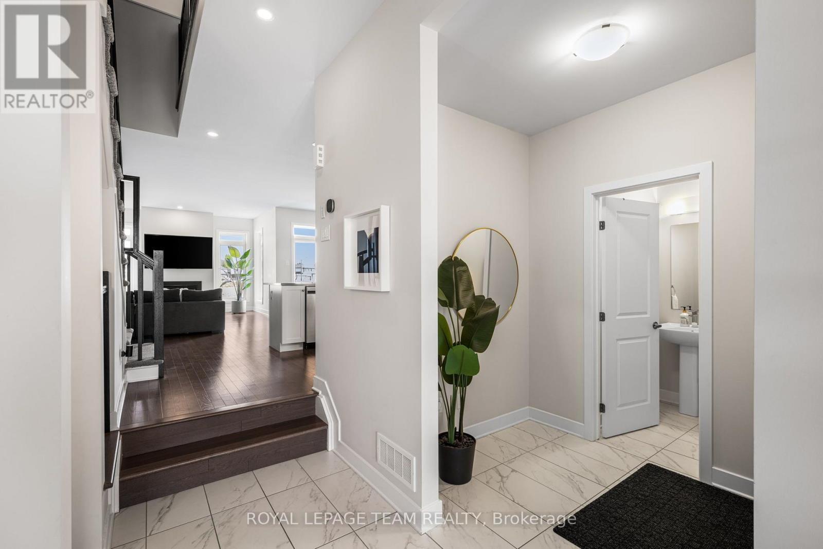 Foyer & Washroom - 800 Solarium Avenue, Ottawa, ON - Indoor Photo Showing Other Room