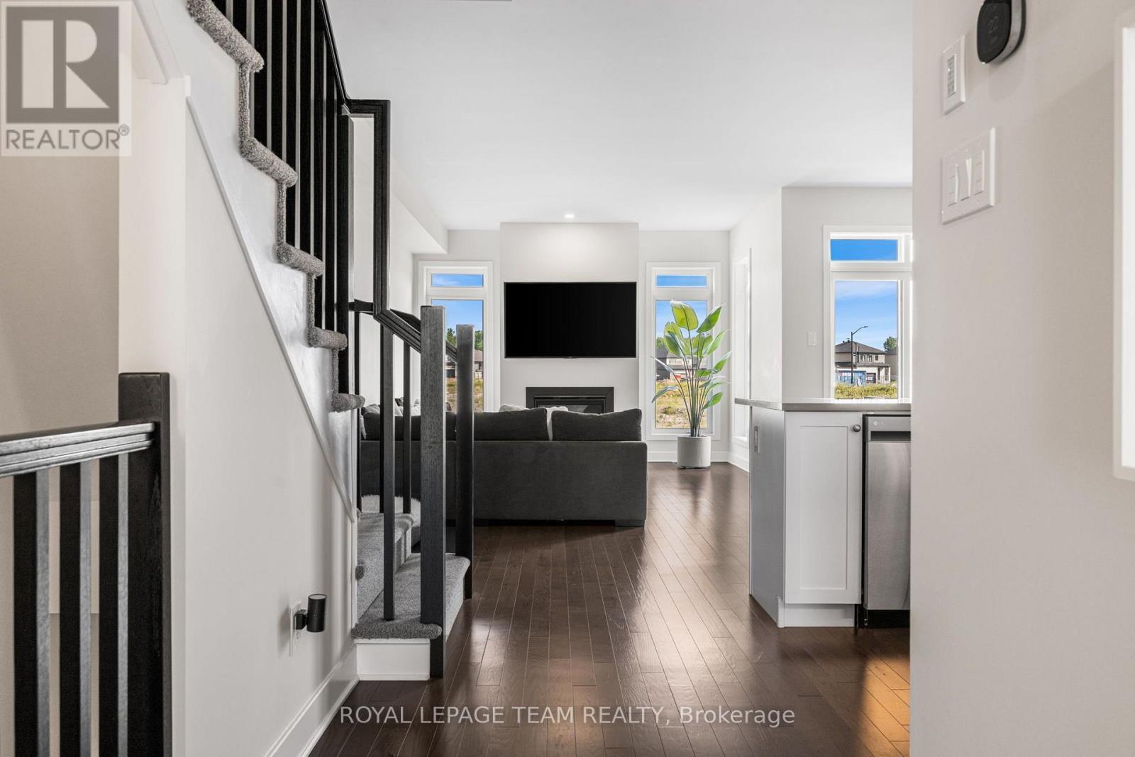 Entry to Living room & Kitchen - 800 Solarium Avenue, Ottawa, ON - Indoor With Fireplace