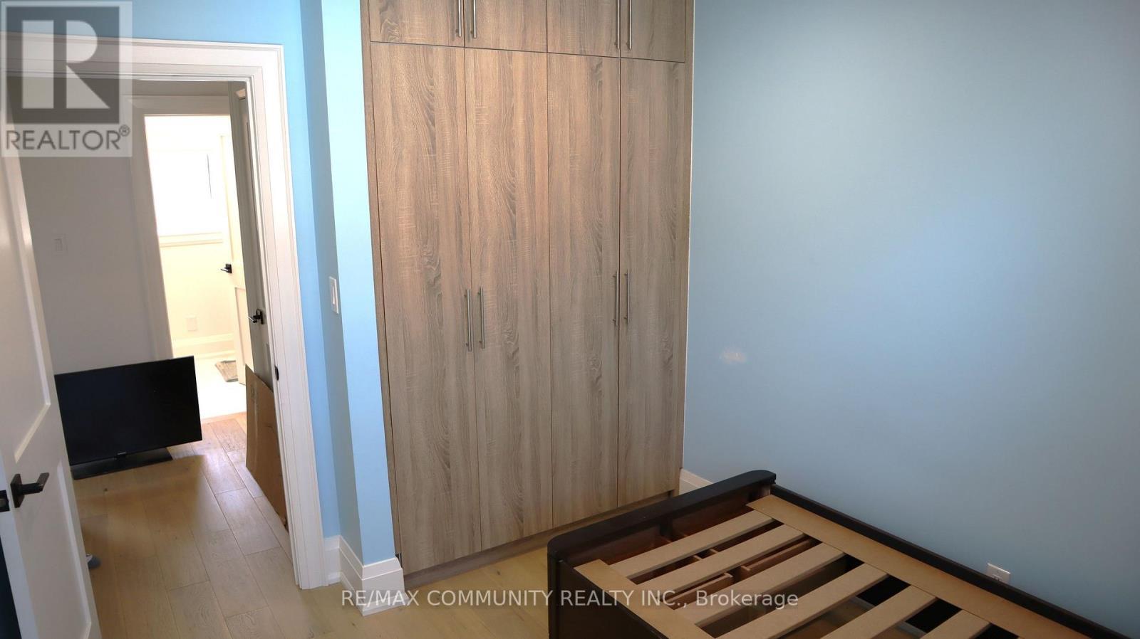7 Denham Road, Toronto, ON - Indoor