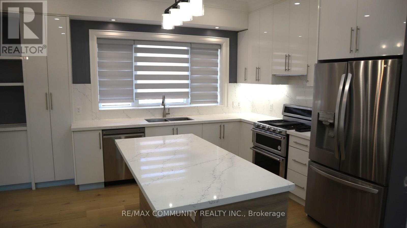 7 Denham Road, Toronto, ON - Indoor Photo Showing Kitchen With Stainless Steel Kitchen With Double Sink With Upgraded Kitchen