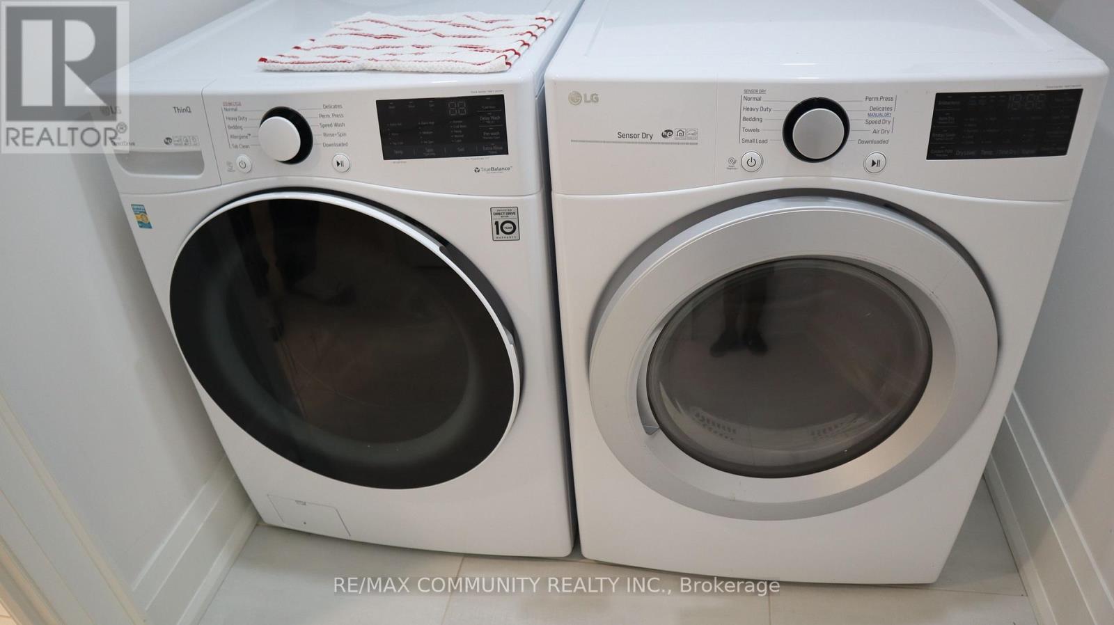 7 Denham Road, Toronto, ON - Indoor Photo Showing Laundry Room