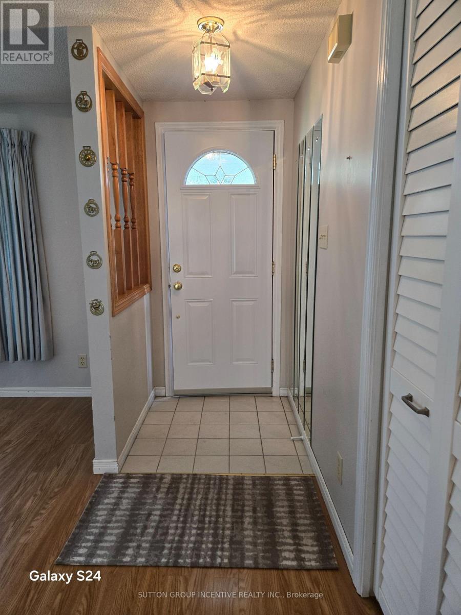 36 Weeping Willow Drive, Innisfil, ON - Indoor Photo Showing Other Room