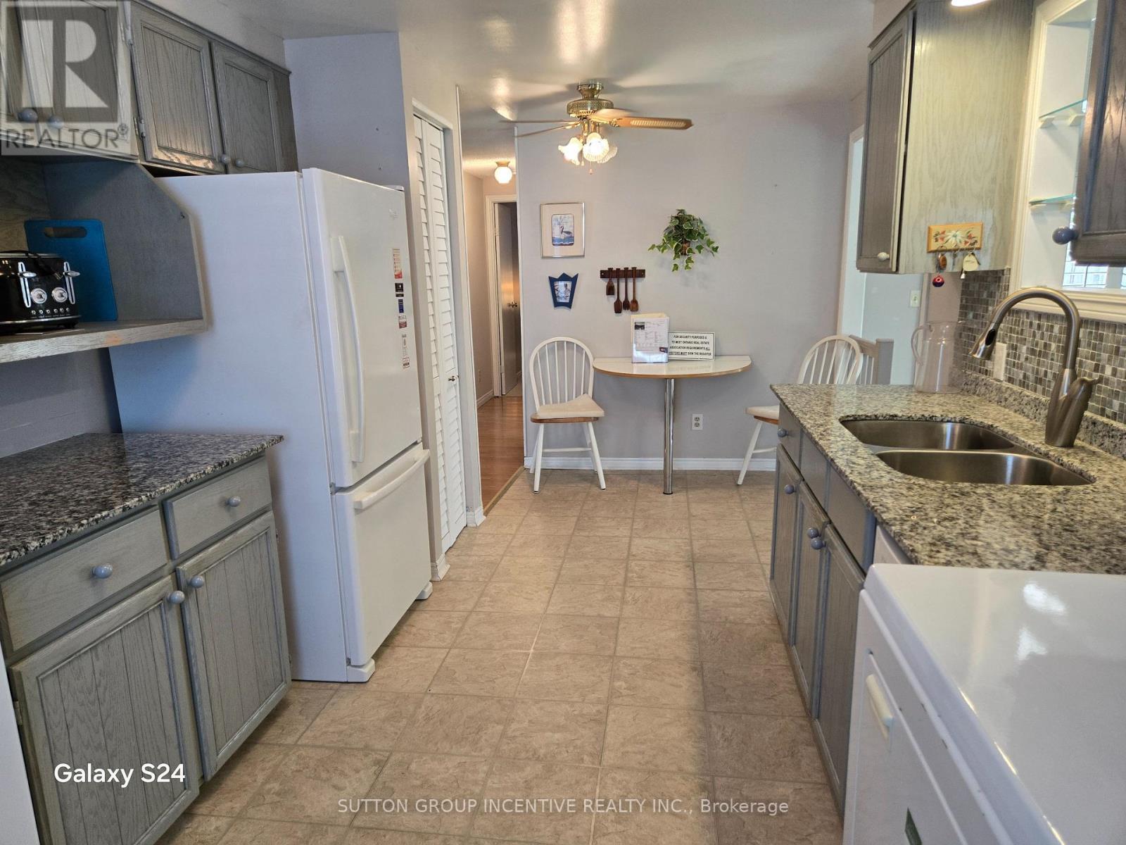 36 Weeping Willow Drive, Innisfil, ON - Indoor Photo Showing Kitchen With Double Sink
