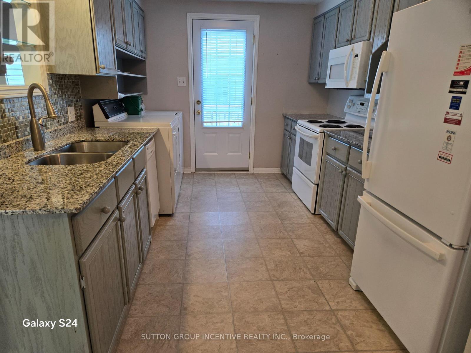 36 Weeping Willow Drive, Innisfil, ON - Indoor Photo Showing Kitchen With Double Sink