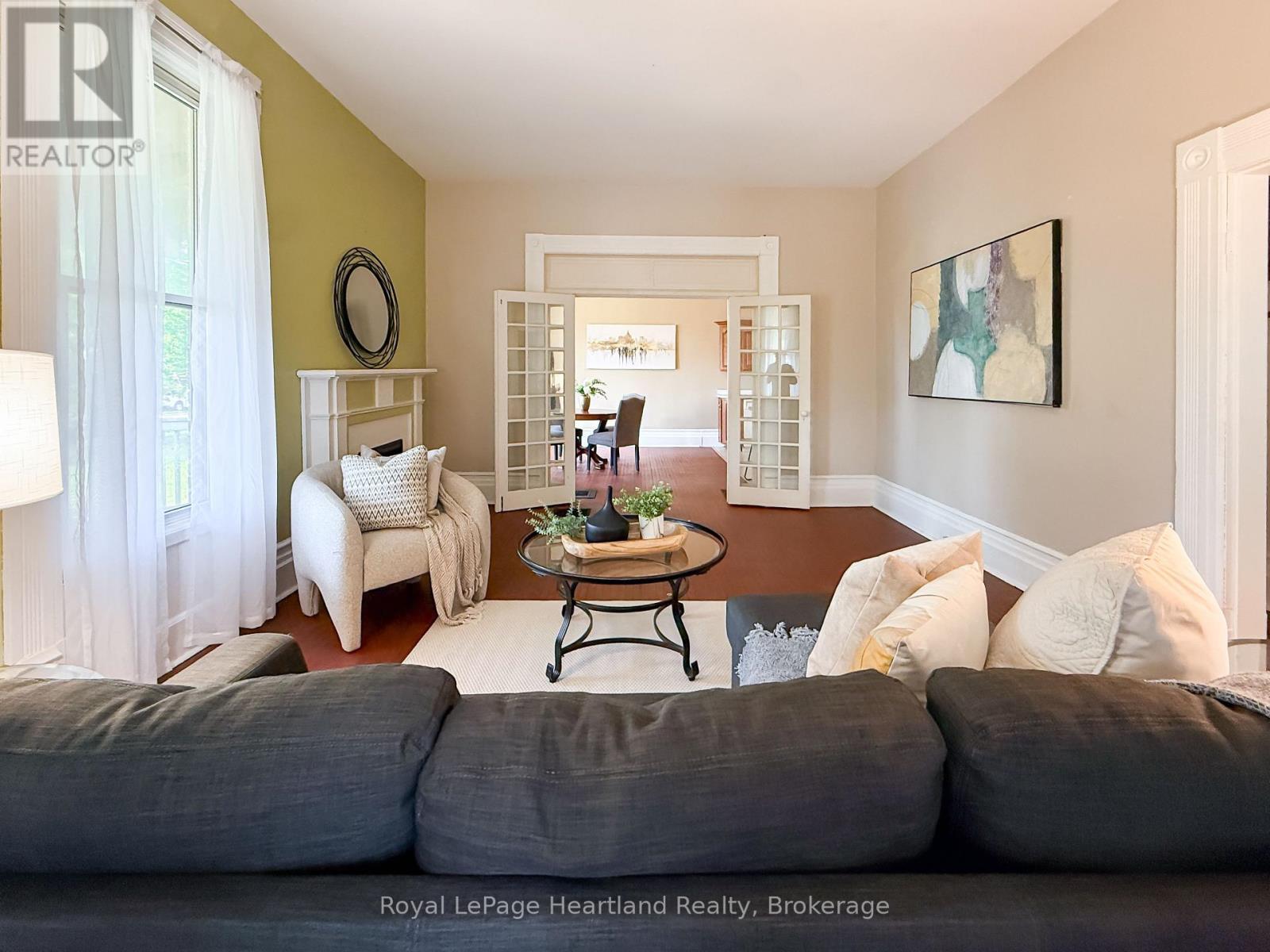 190 Albert Street, Central Huron (Clinton), ON - Indoor Photo Showing Living Room