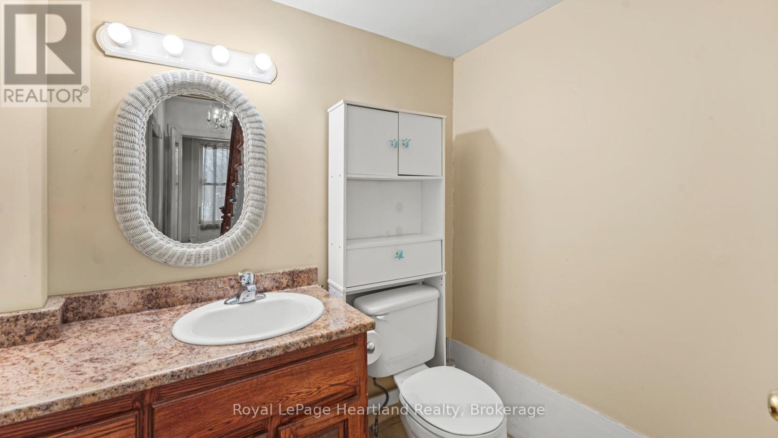 190 Albert Street, Central Huron (Clinton), ON - Indoor Photo Showing Bathroom
