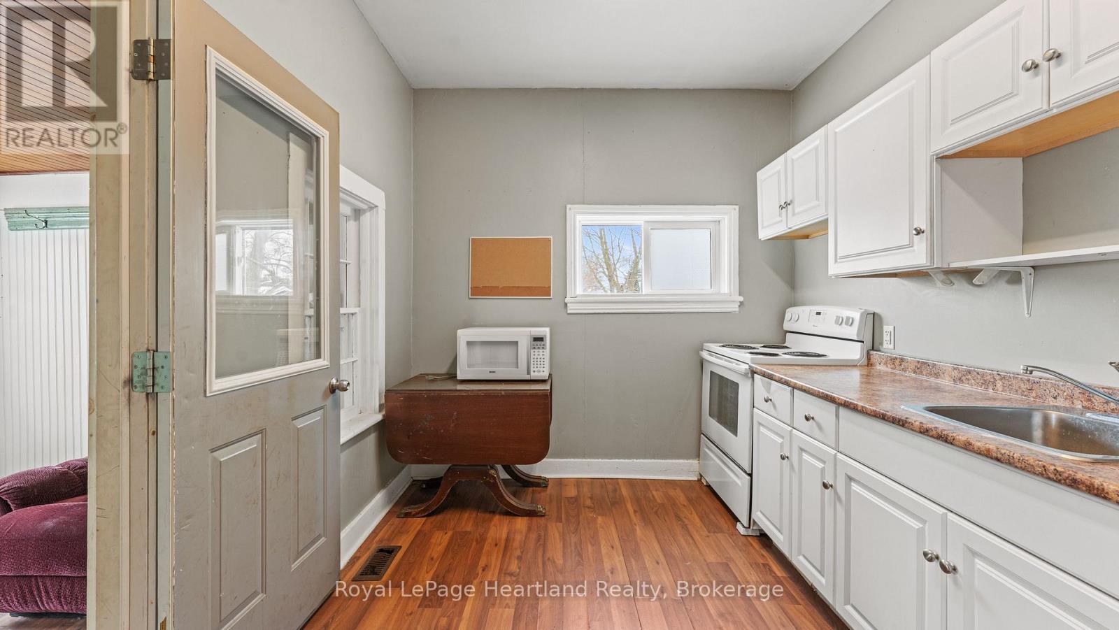 190 Albert Street, Central Huron (Clinton), ON - Indoor Photo Showing Kitchen