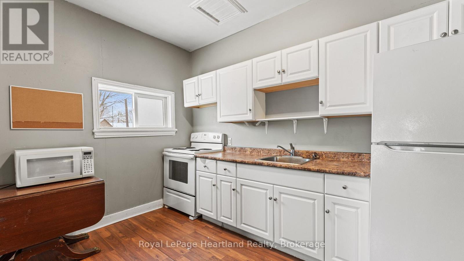 190 Albert Street, Central Huron (Clinton), ON - Indoor Photo Showing Kitchen