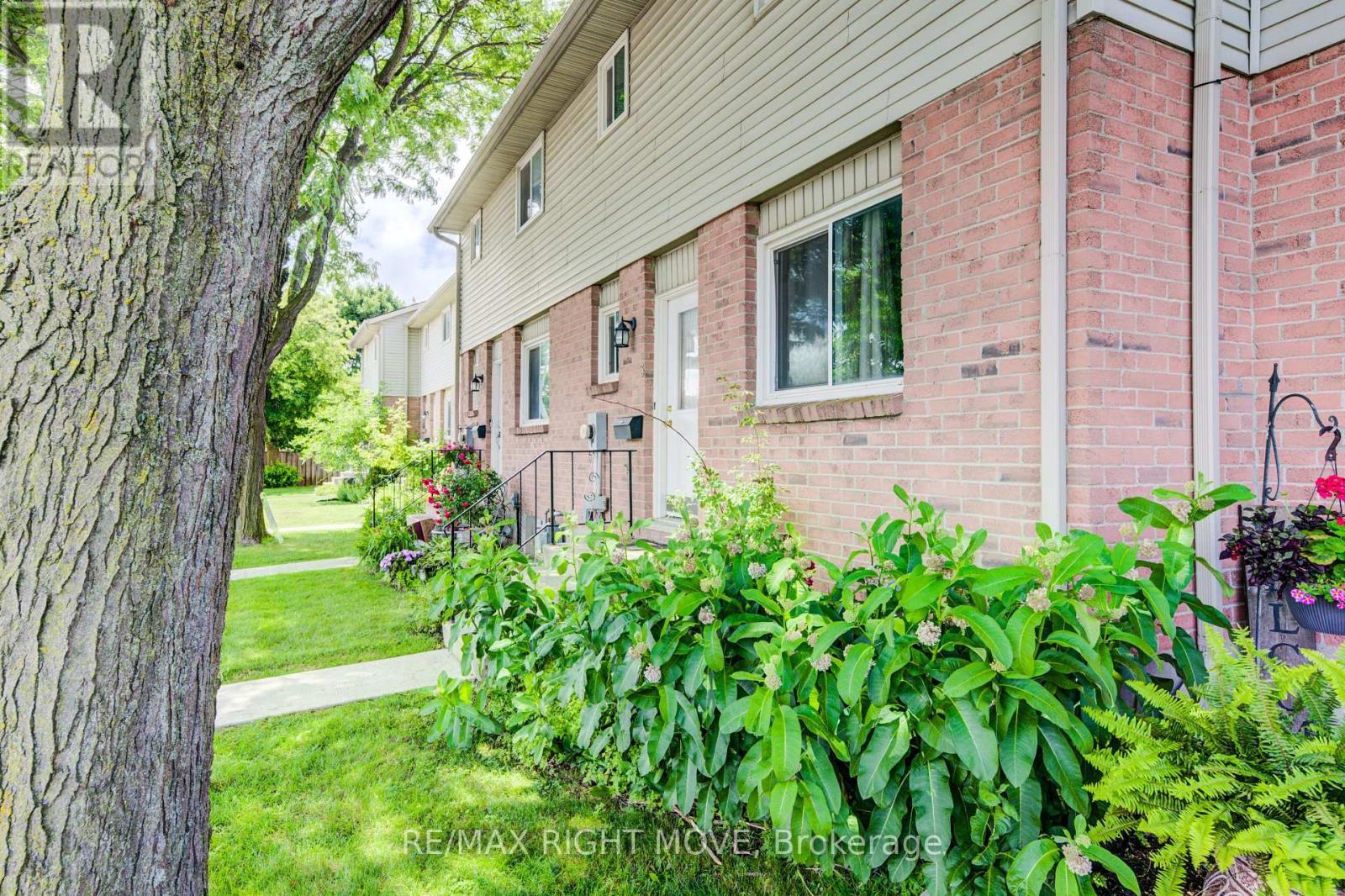 3 - 486 Springbank Avenue N, Woodstock, ON - Outdoor