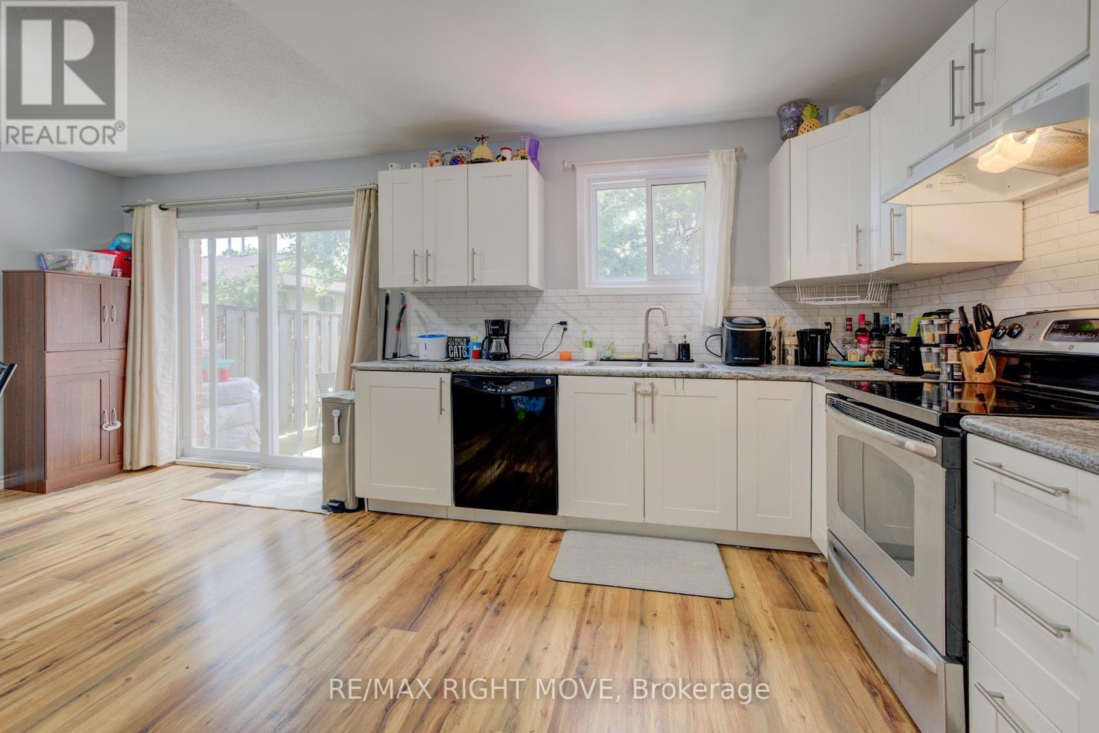 3 - 486 Springbank Avenue N, Woodstock, ON - Indoor Photo Showing Kitchen