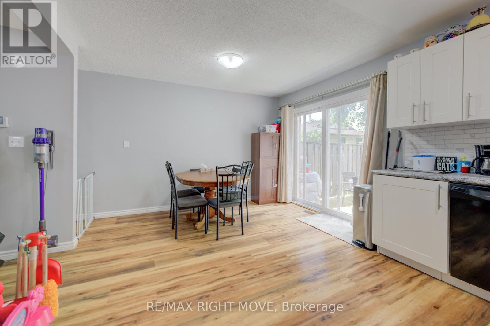 3 - 486 Springbank Avenue N, Woodstock, ON - Indoor