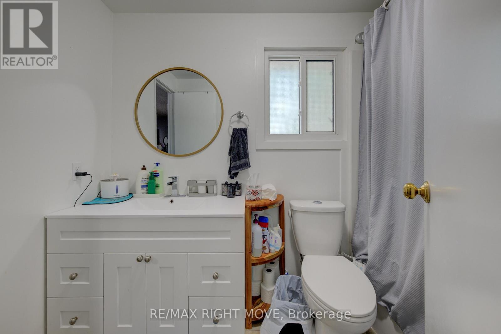 3 - 486 Springbank Avenue N, Woodstock, ON - Indoor Photo Showing Bathroom