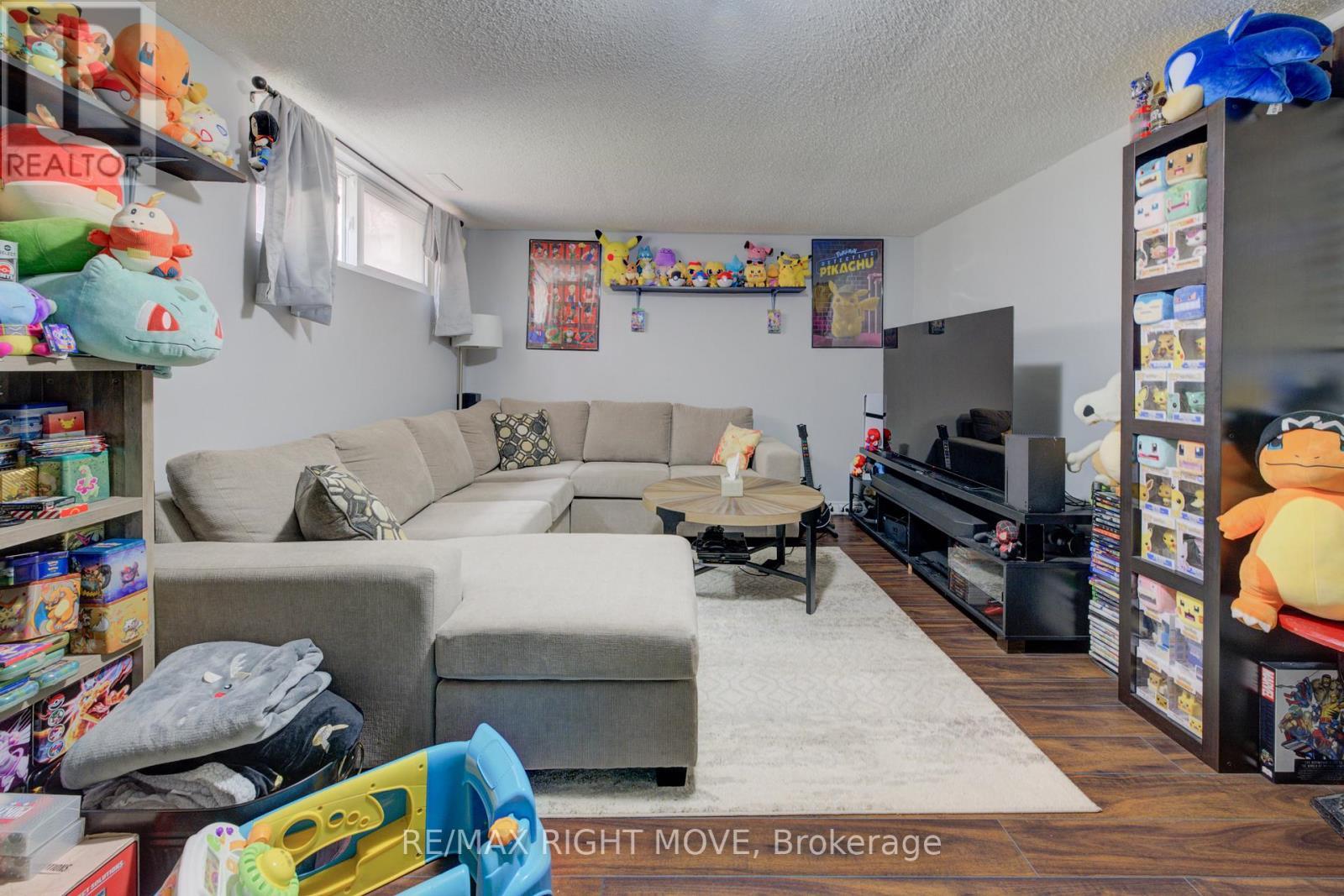 3 - 486 Springbank Avenue N, Woodstock, ON - Indoor Photo Showing Living Room