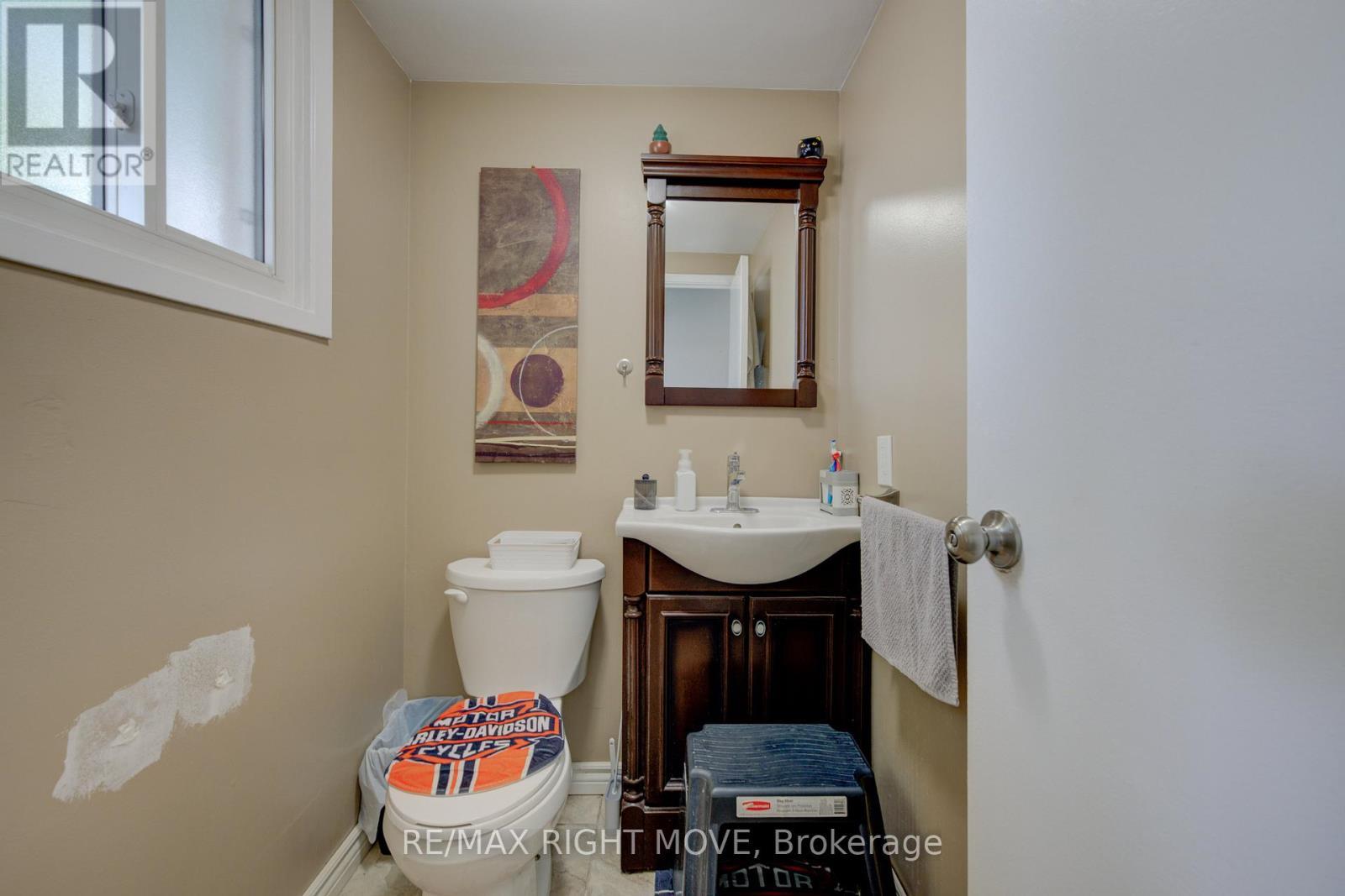 3 - 486 Springbank Avenue N, Woodstock, ON - Indoor Photo Showing Bathroom