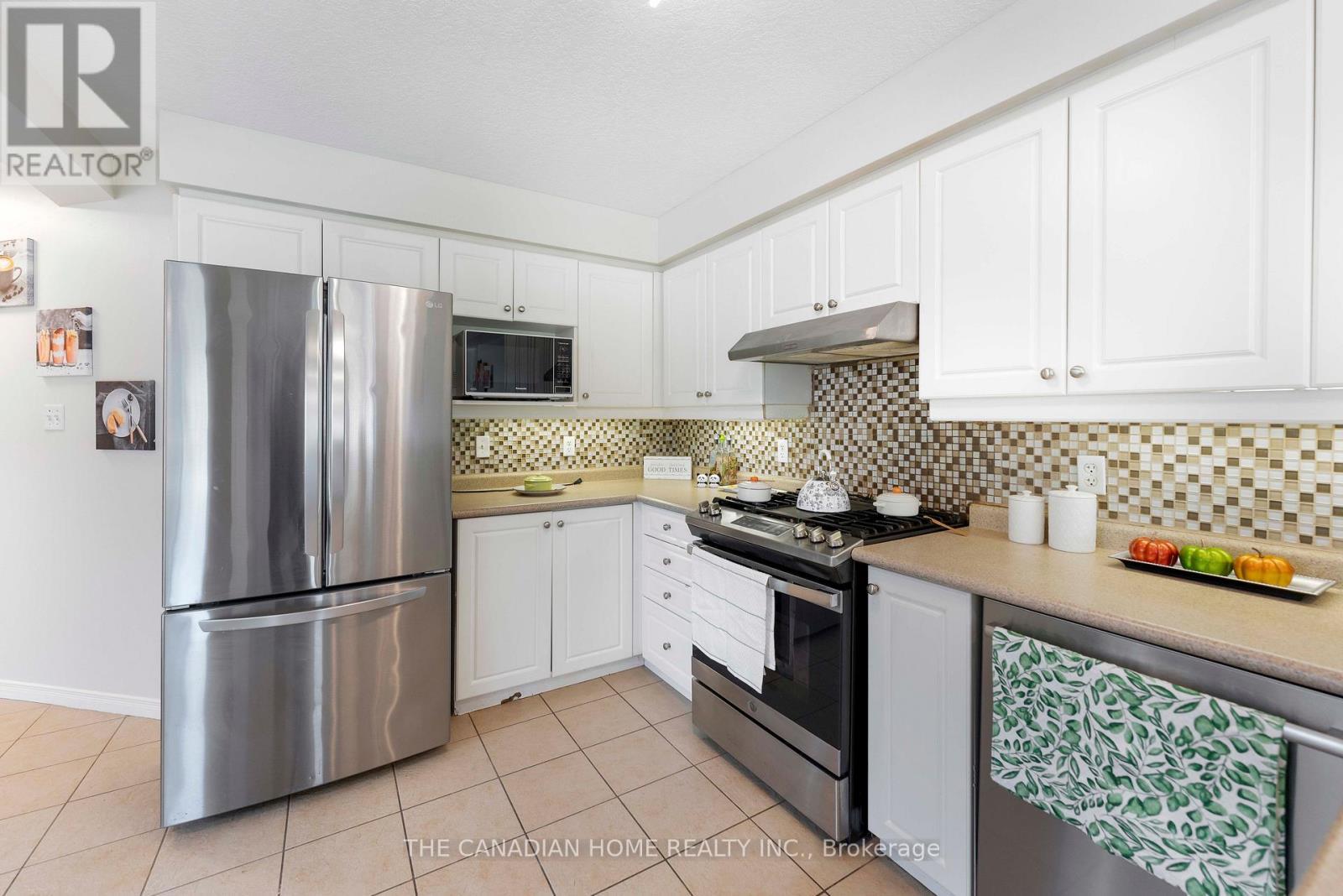 500 Robert Ferrie Drive, Kitchener, ON - Indoor Photo Showing Kitchen