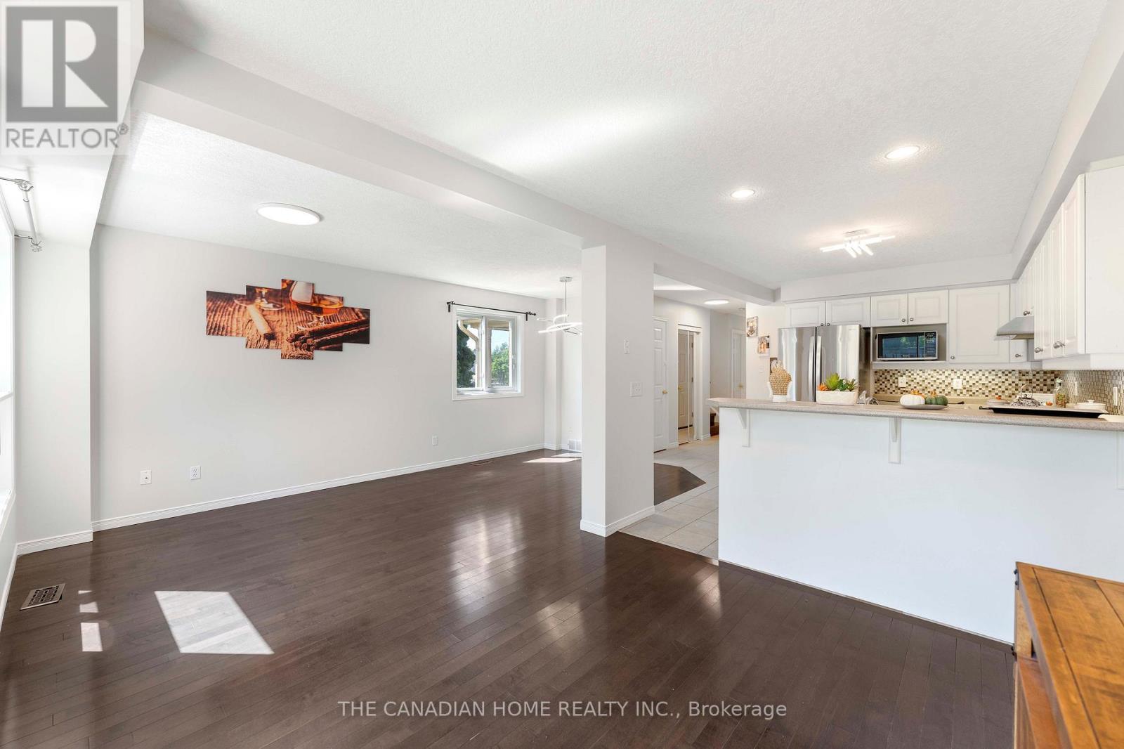 500 Robert Ferrie Drive, Kitchener, ON - Indoor Photo Showing Kitchen