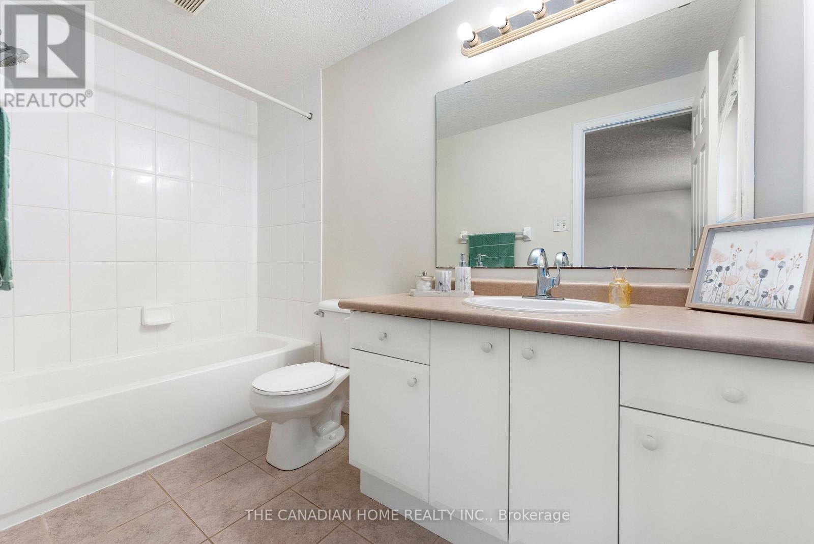 500 Robert Ferrie Drive, Kitchener, ON - Indoor Photo Showing Bathroom