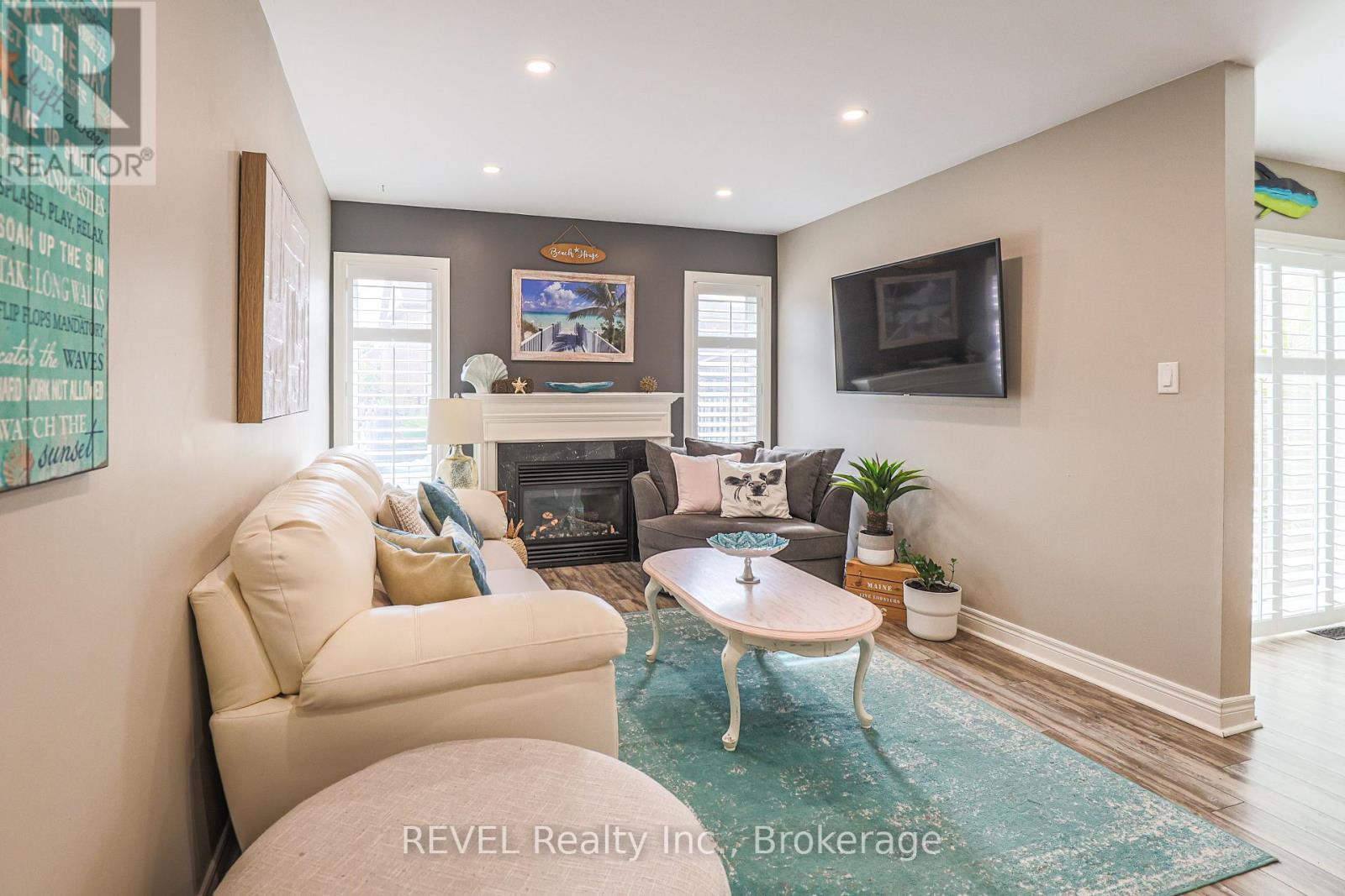12 Colonel Lyall Street, St. Catharines (Secord Woods), ON - Indoor Photo Showing Living Room With Fireplace