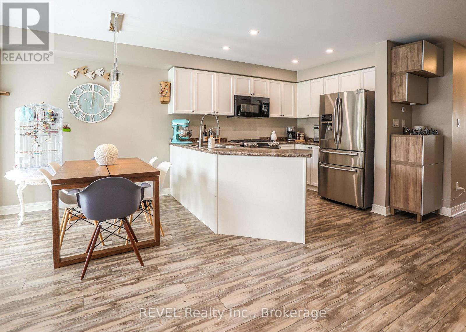 12 Colonel Lyall Street, St. Catharines (Secord Woods), ON - Indoor Photo Showing Kitchen With Stainless Steel Kitchen