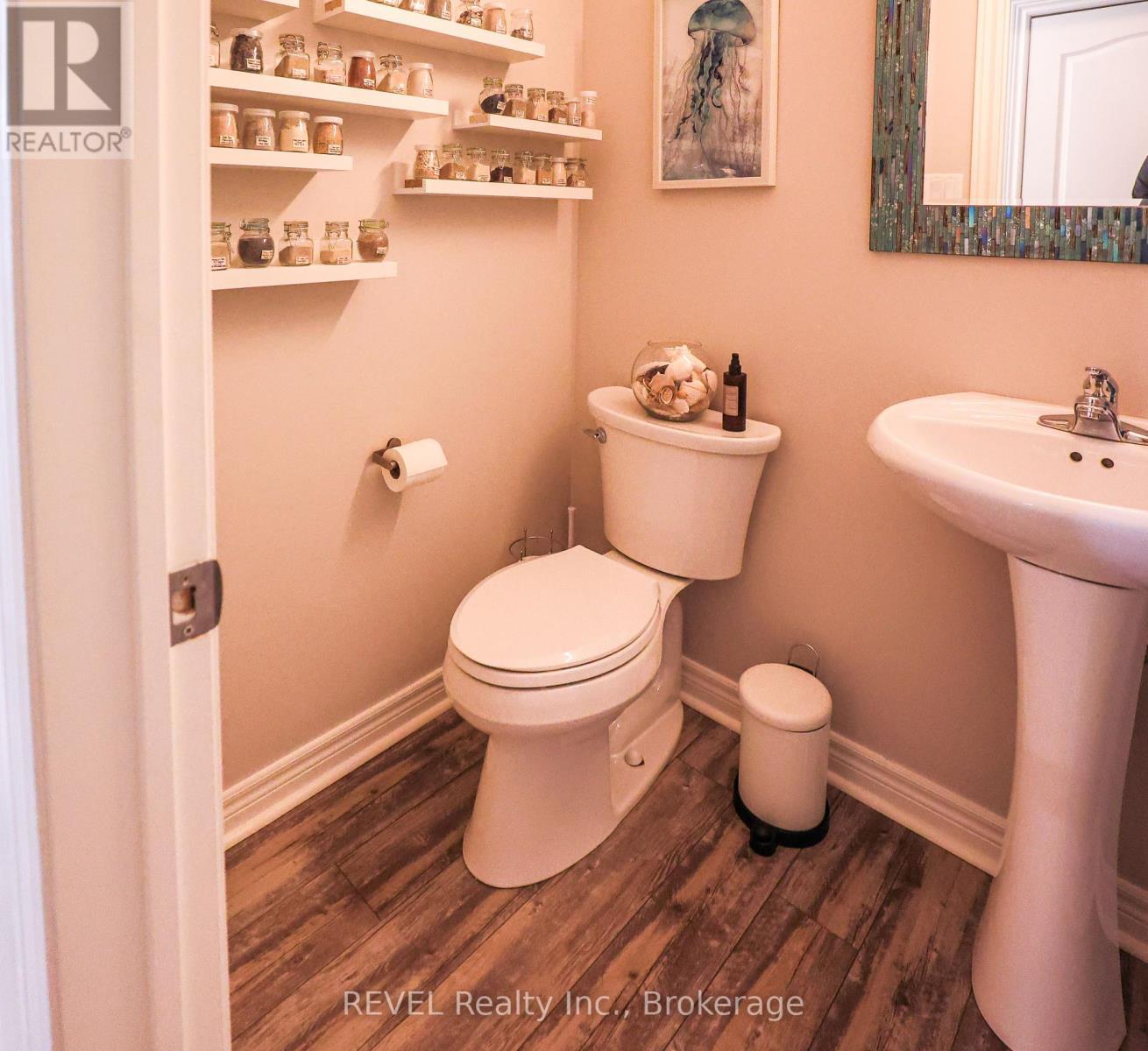 12 Colonel Lyall Street, St. Catharines (Secord Woods), ON - Indoor Photo Showing Bathroom