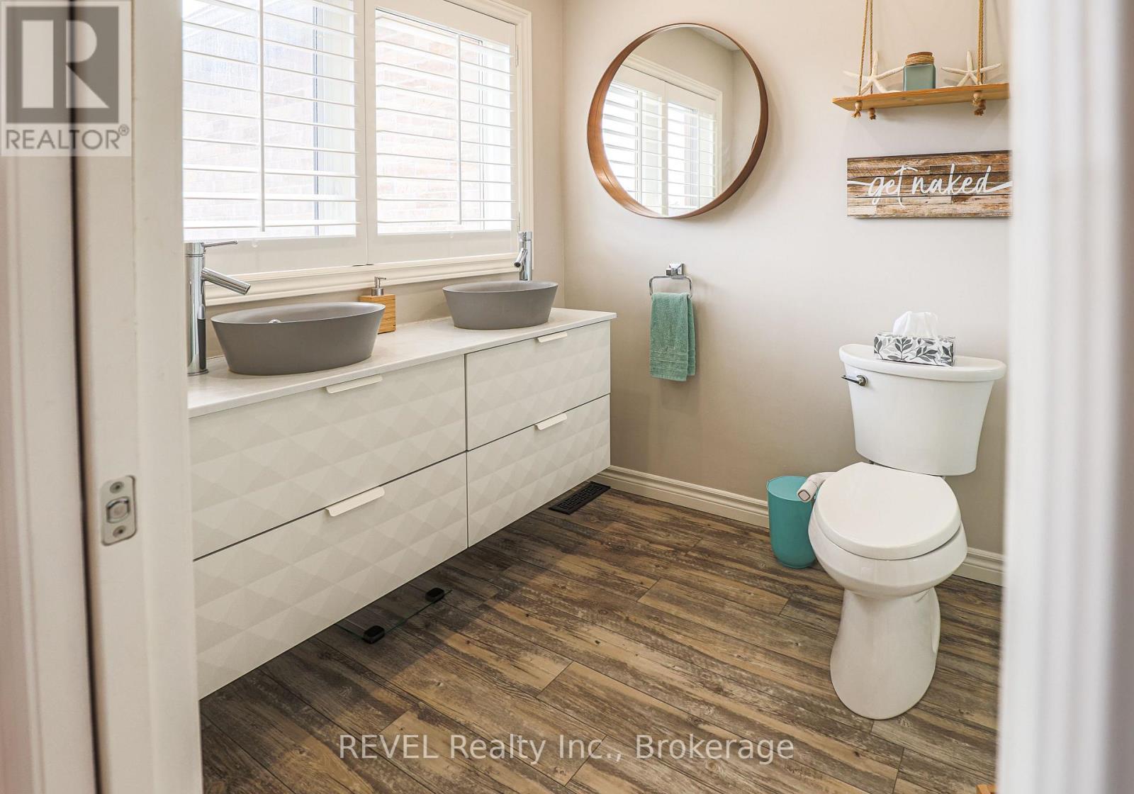 12 Colonel Lyall Street, St. Catharines (Secord Woods), ON - Indoor Photo Showing Bathroom