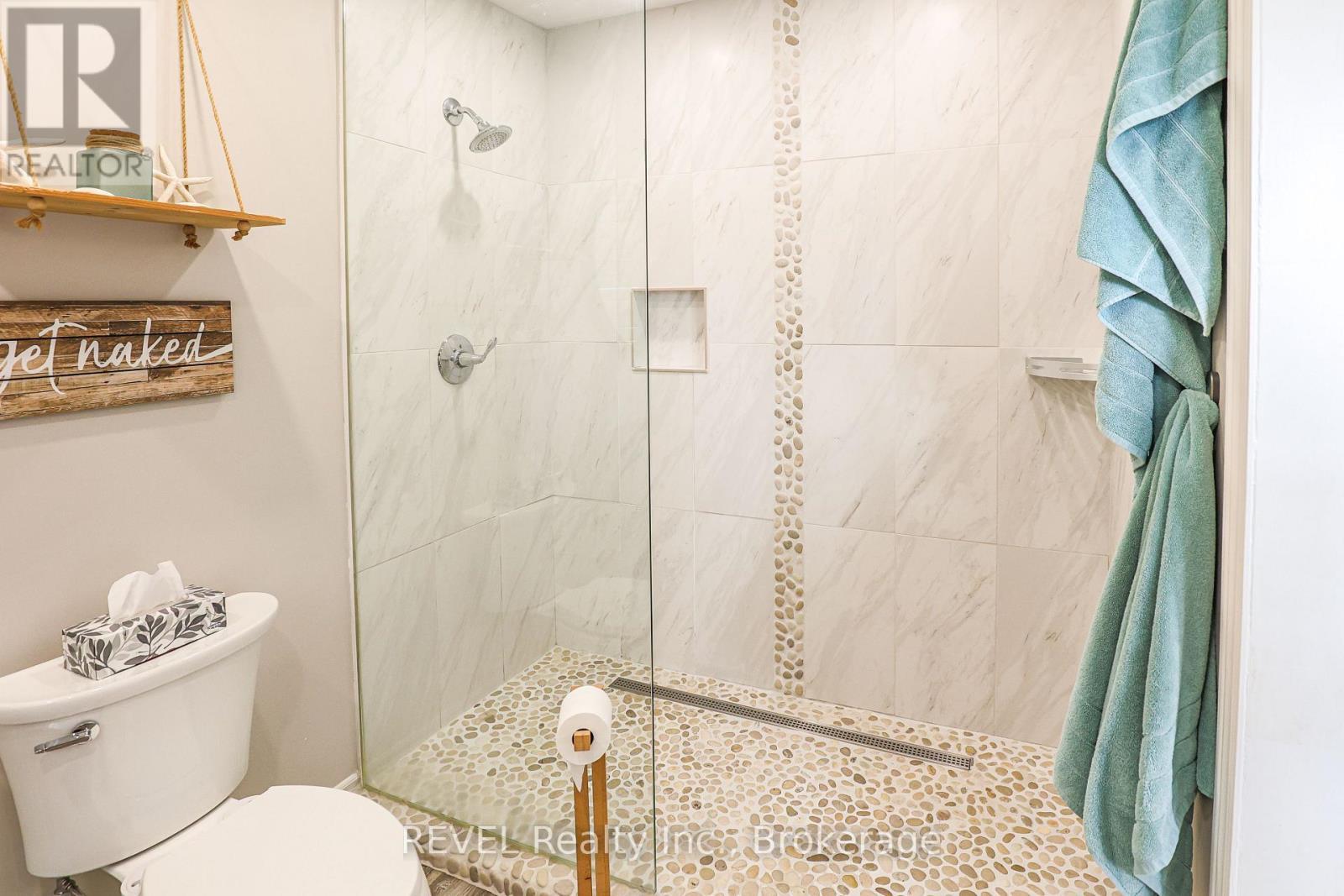 12 Colonel Lyall Street, St. Catharines (Secord Woods), ON - Indoor Photo Showing Bathroom