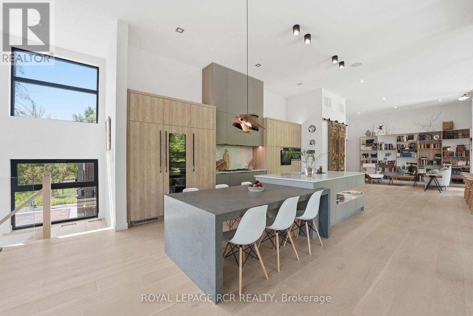 3404 Vivian Road, Whitchurch-Stouffville, ON - Indoor Photo Showing Dining Room