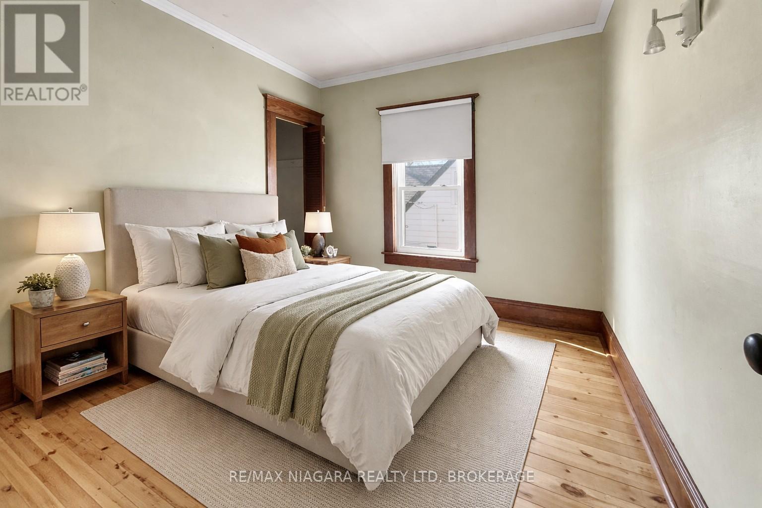18 Emerick Avenue, Fort Erie (Central), ON - Indoor Photo Showing Bedroom