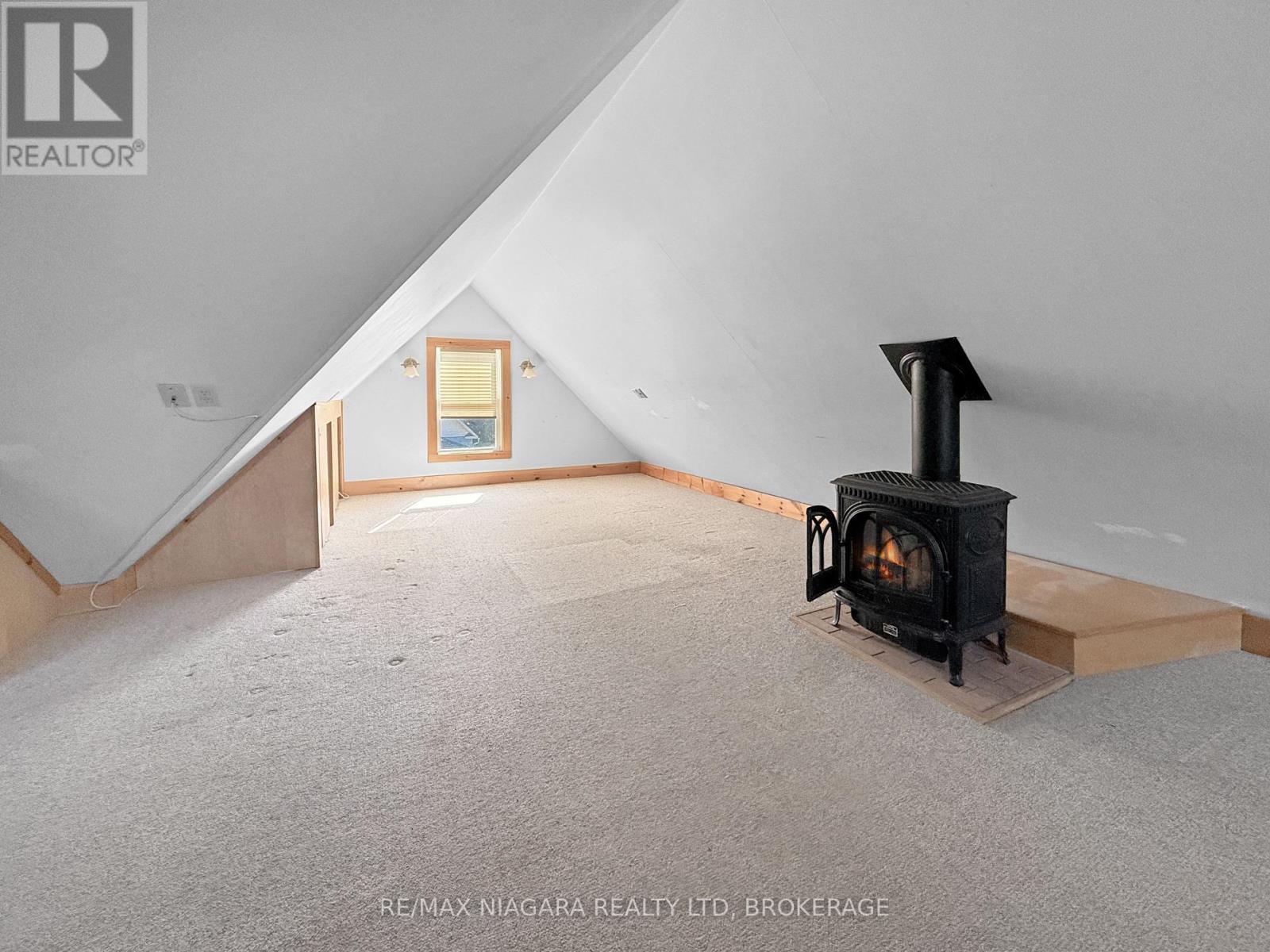 18 Emerick Avenue, Fort Erie (Central), ON - Indoor Photo Showing Other Room