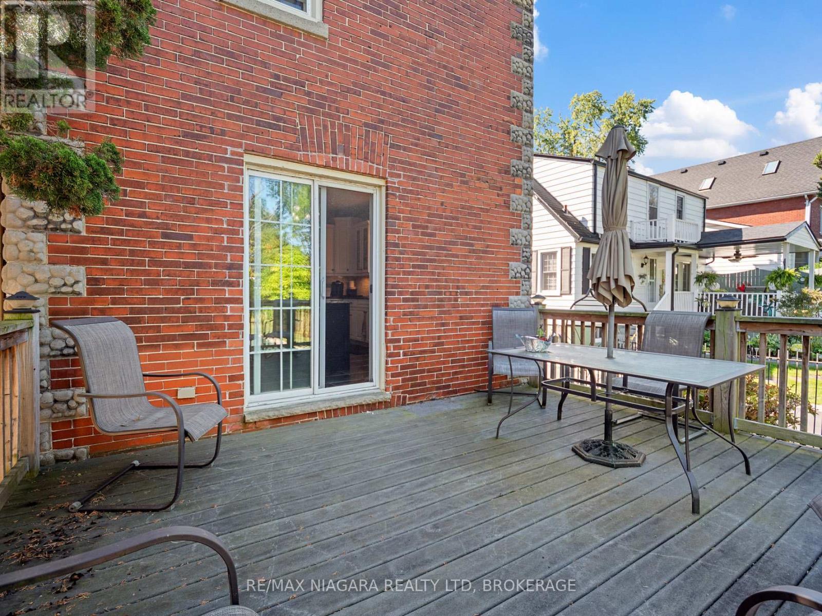 18 Emerick Avenue, Fort Erie (Central), ON - Outdoor With Deck Patio Veranda With Exterior