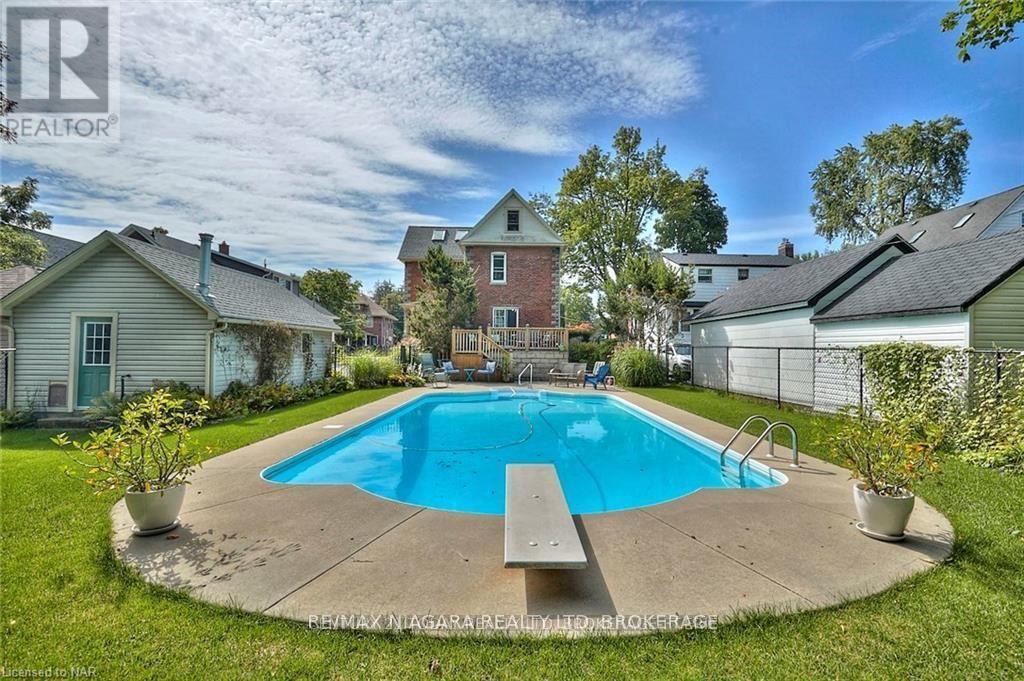 18 Emerick Avenue, Fort Erie (Central), ON - Outdoor With In Ground Pool