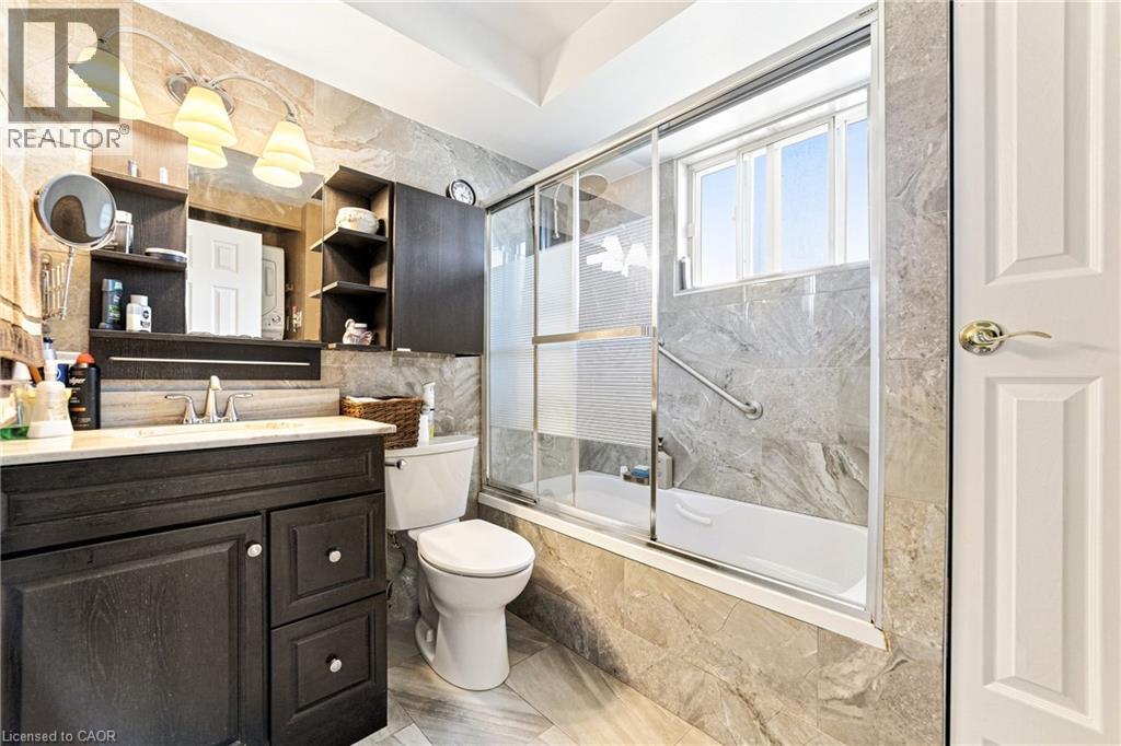 851 Queenston Road Unit# 202, Hamilton, ON - Indoor Photo Showing Bathroom