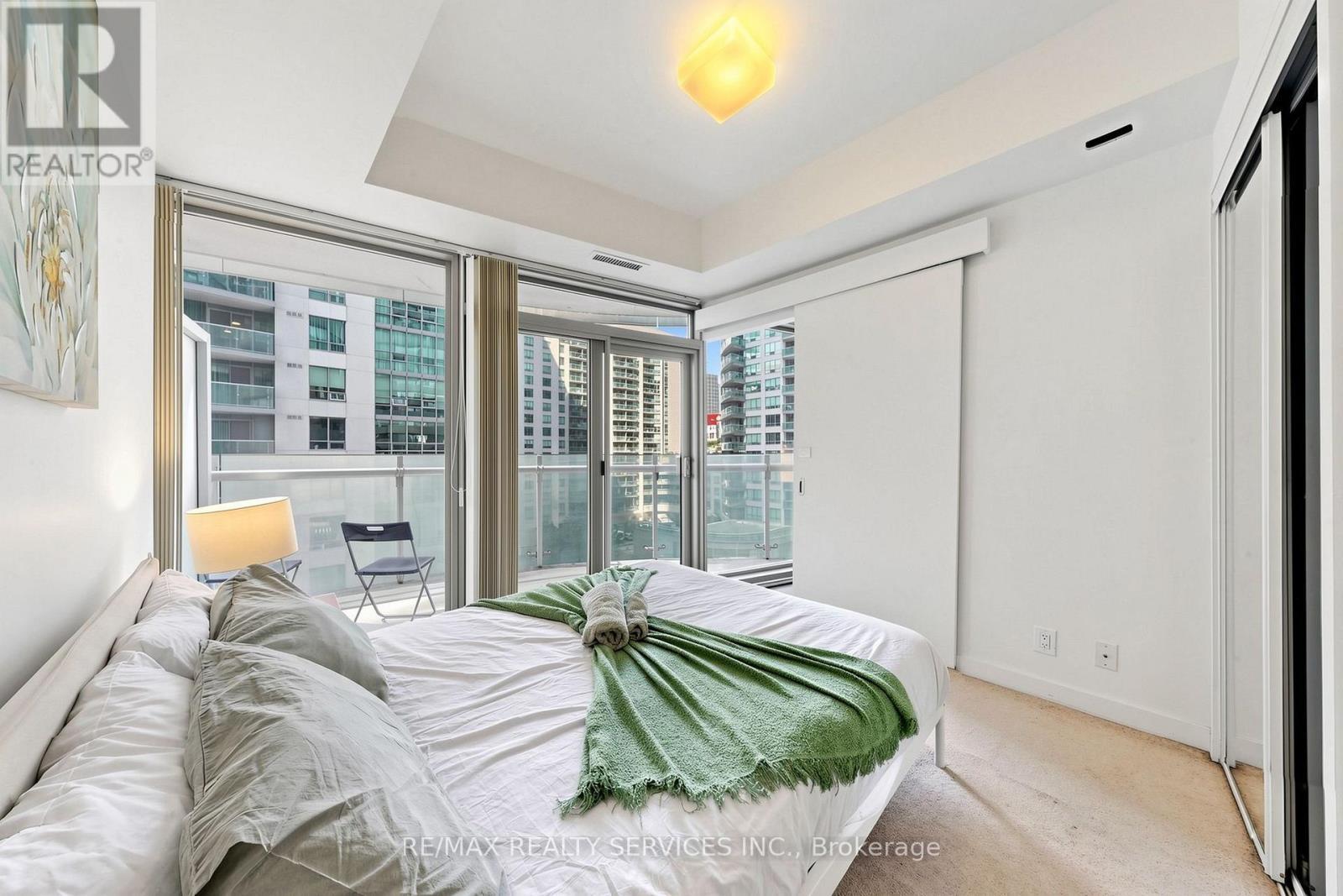 407 - 12 York Street, Toronto, ON - Indoor Photo Showing Bedroom