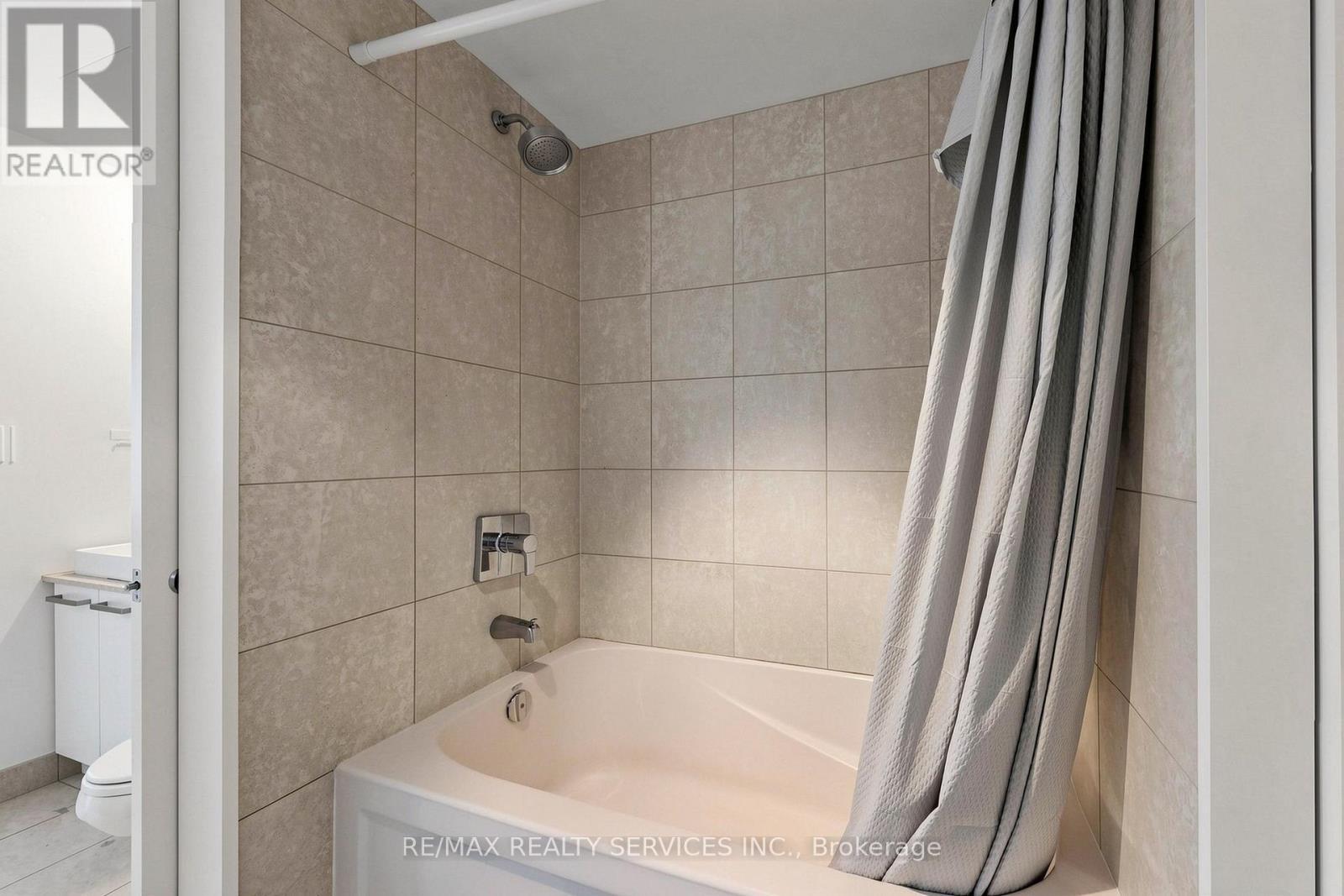 407 - 12 York Street, Toronto, ON - Indoor Photo Showing Bathroom