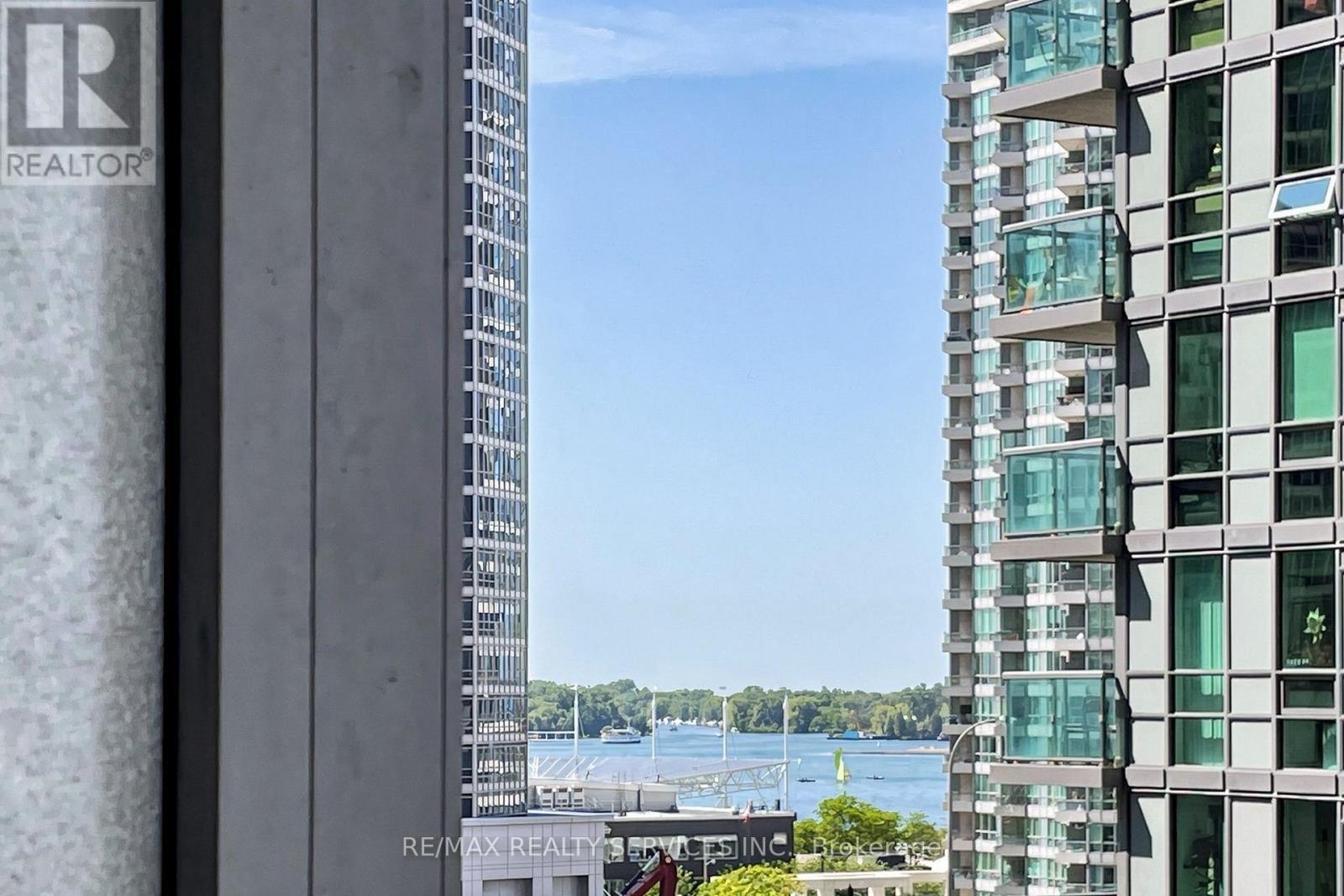 407 - 12 York Street, Toronto, ON - Outdoor