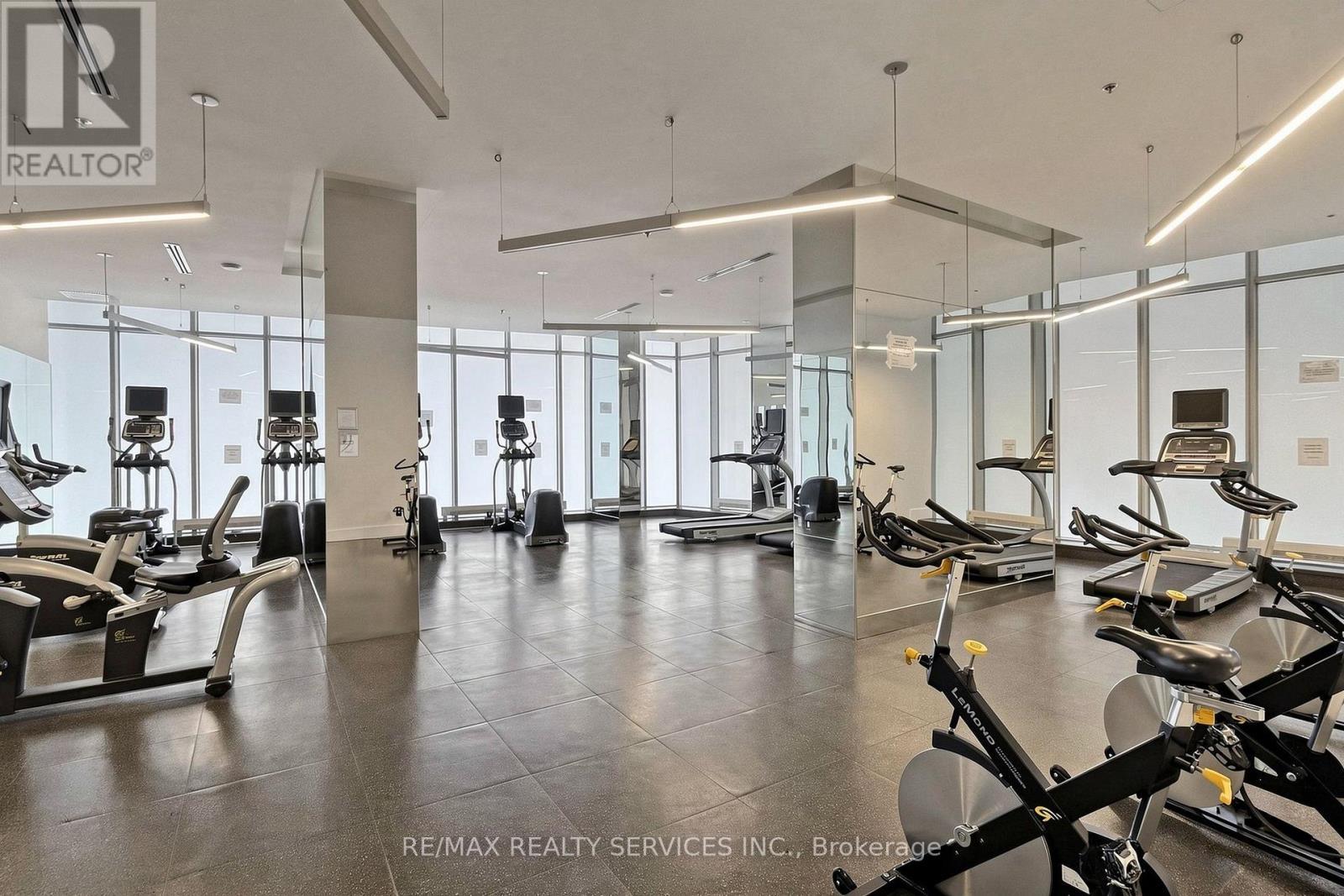 407 - 12 York Street, Toronto, ON - Indoor Photo Showing Gym Room