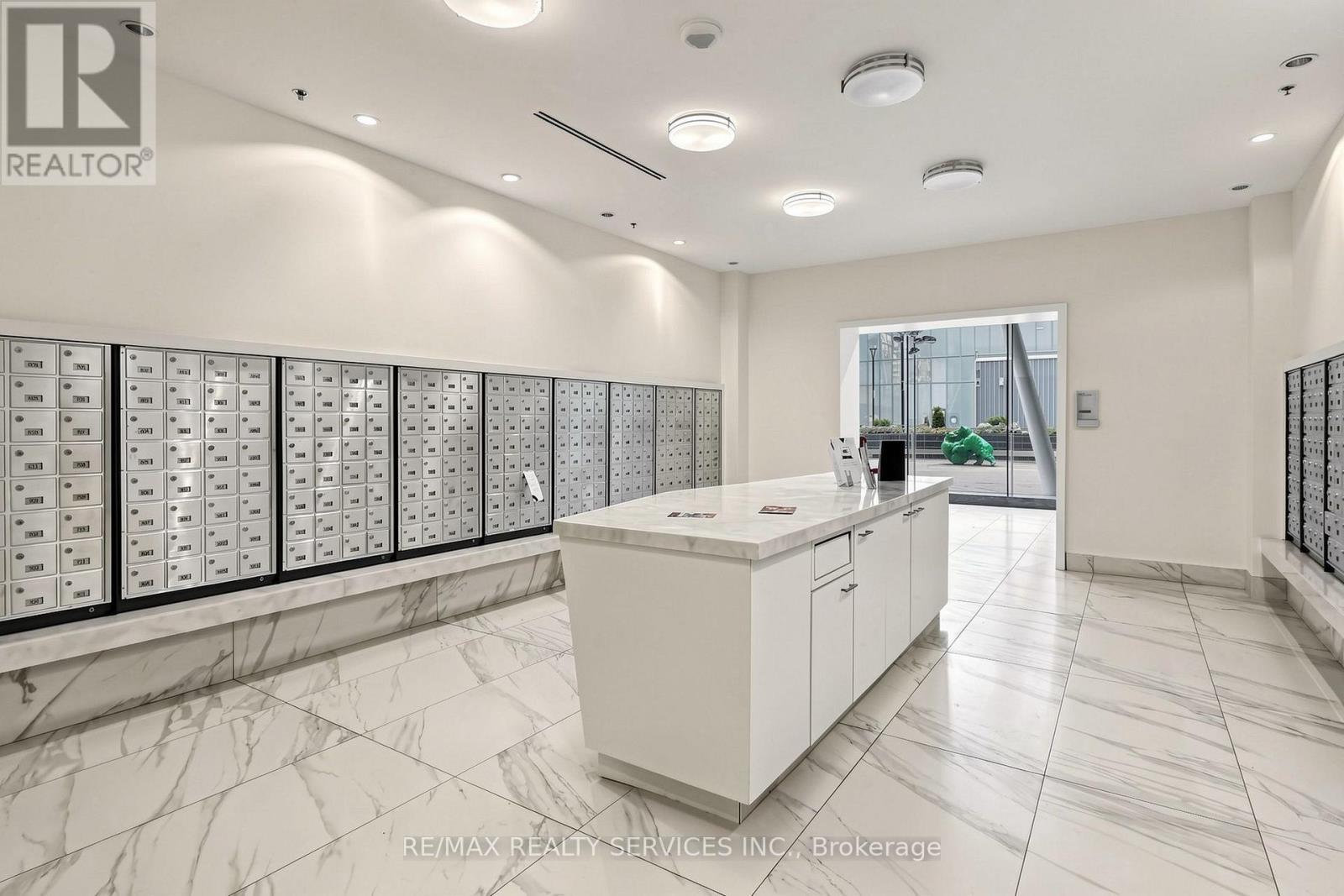 407 - 12 York Street, Toronto, ON - Indoor