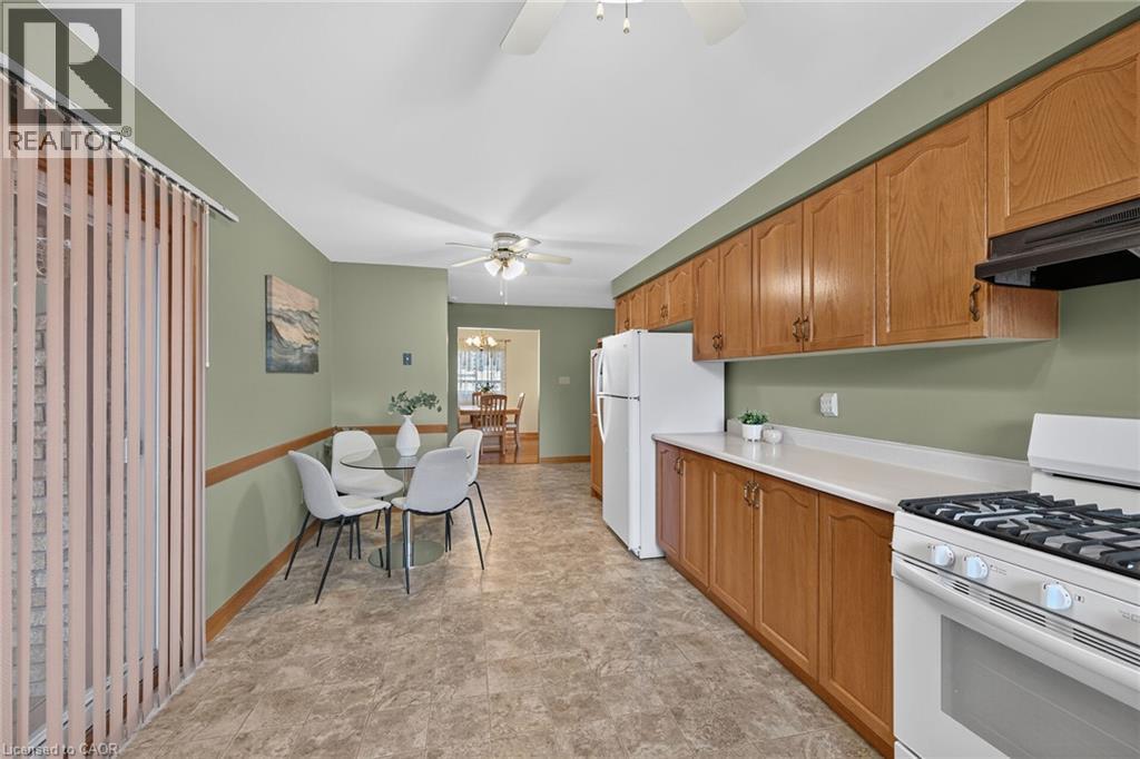 19 Country Club Road, Cayuga, ON - Indoor Photo Showing Kitchen