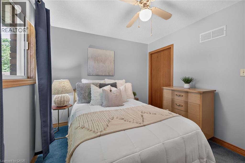 19 Country Club Road, Cayuga, ON - Indoor Photo Showing Bedroom
