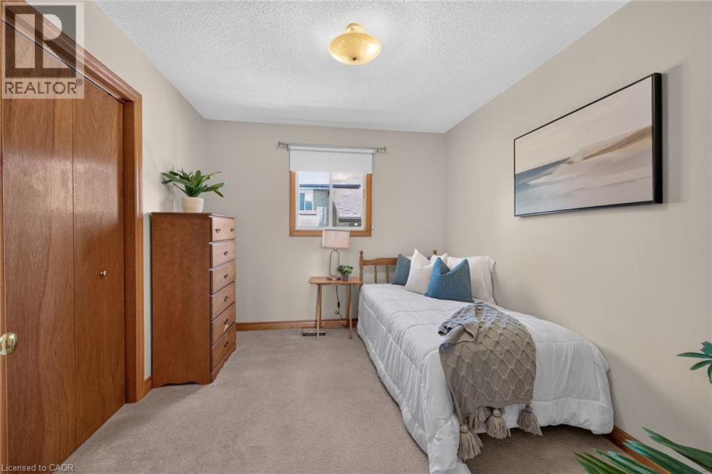 19 Country Club Road, Cayuga, ON - Indoor Photo Showing Bedroom