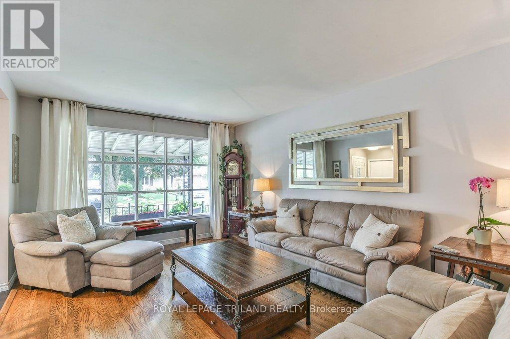 15 Talavera Crescent, London East (East I), ON - Indoor Photo Showing Living Room