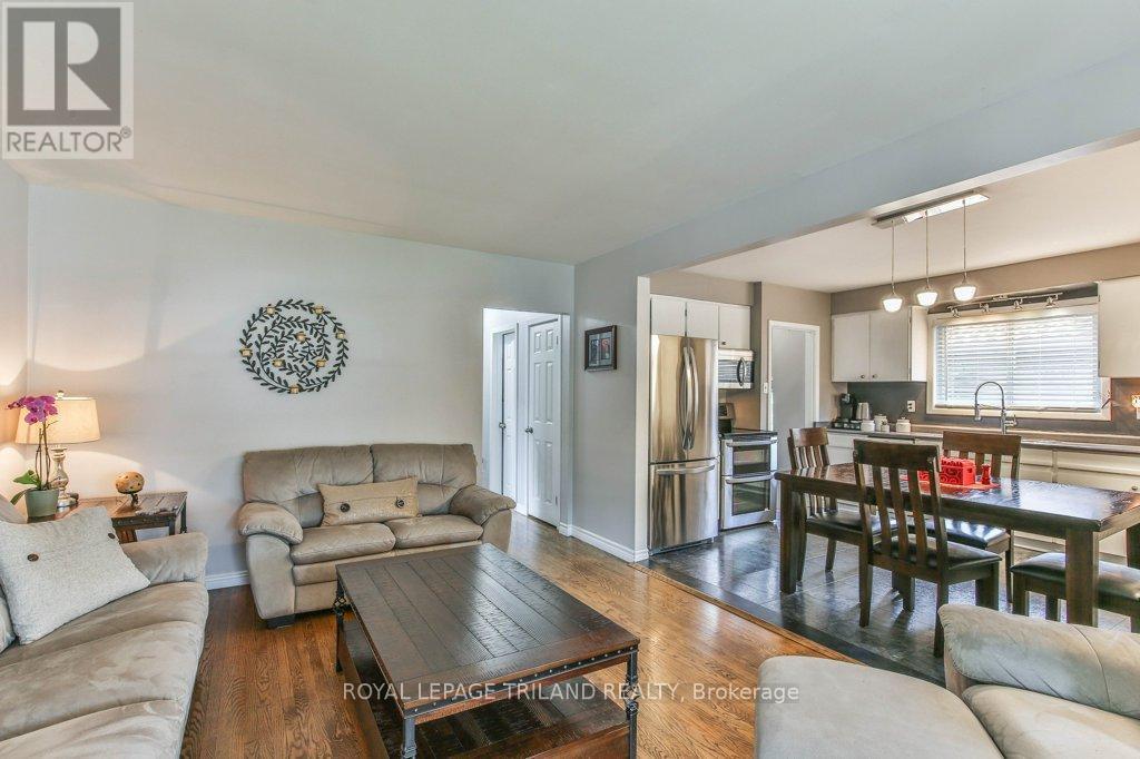 15 Talavera Crescent, London East (East I), ON - Indoor Photo Showing Living Room