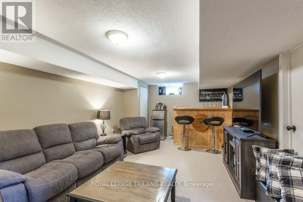 15 Talavera Crescent, London East (East I), ON - Indoor Photo Showing Other Room