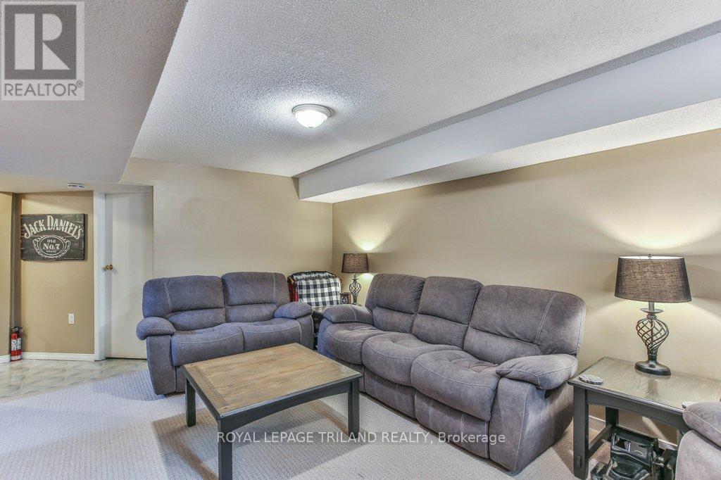 15 Talavera Crescent, London East (East I), ON - Indoor Photo Showing Living Room