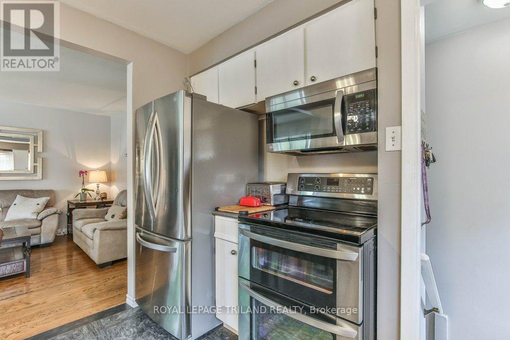 15 Talavera Crescent, London East (East I), ON - Indoor Photo Showing Kitchen