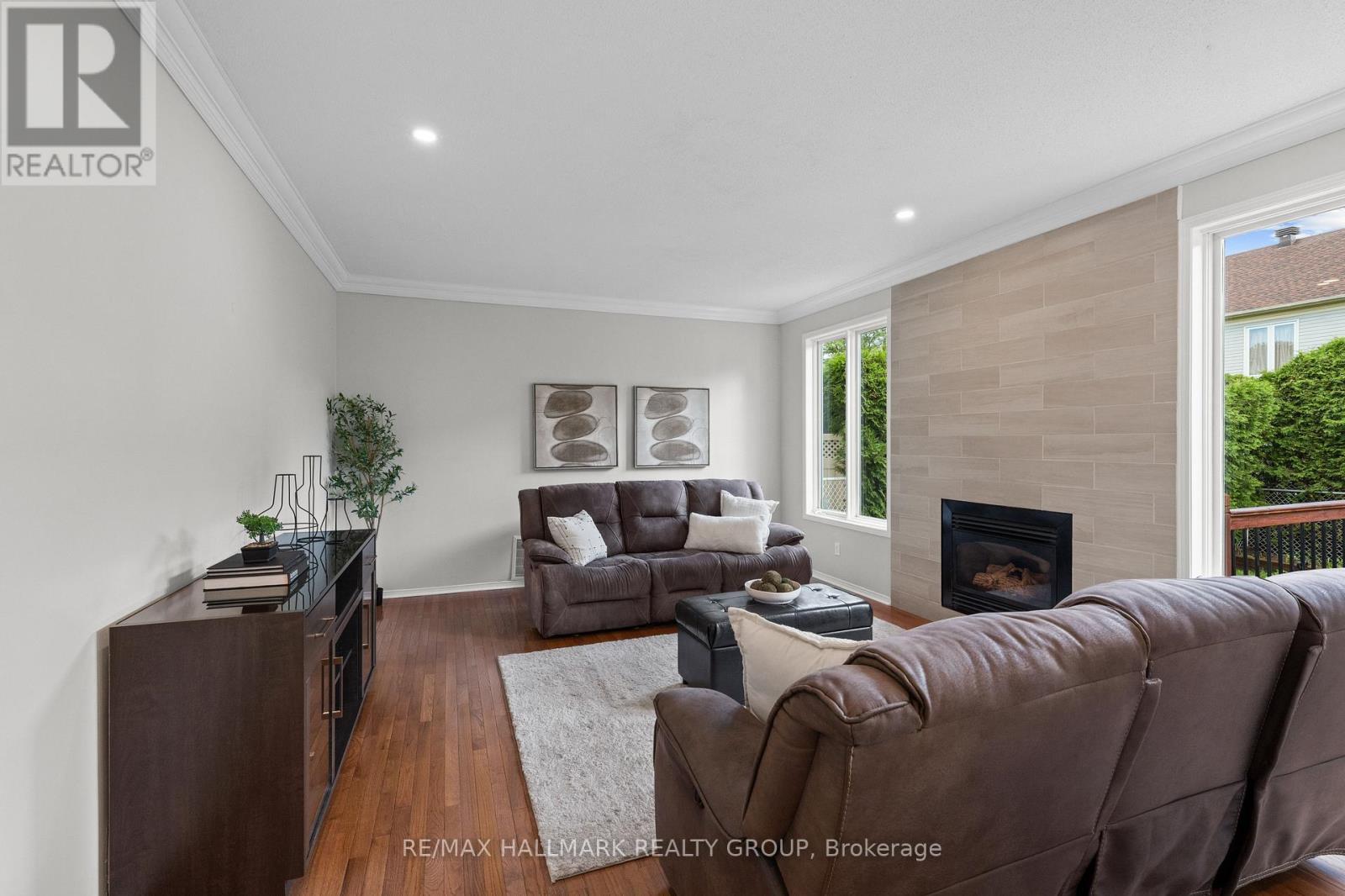2104 Sandy Oaks Drive, Ottawa, ON - Indoor Photo Showing Living Room With Fireplace